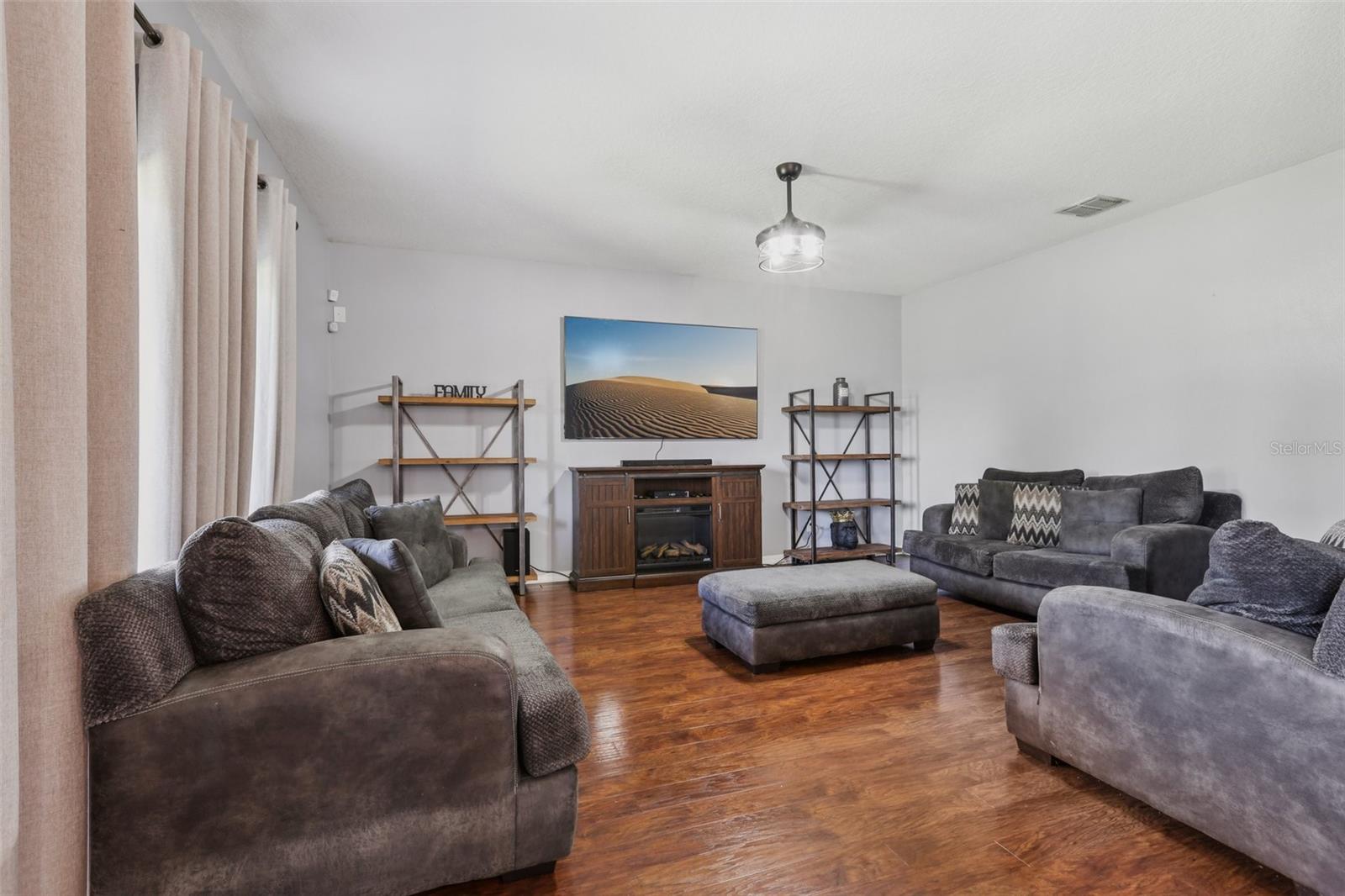 1811 PALM WARBLER LN