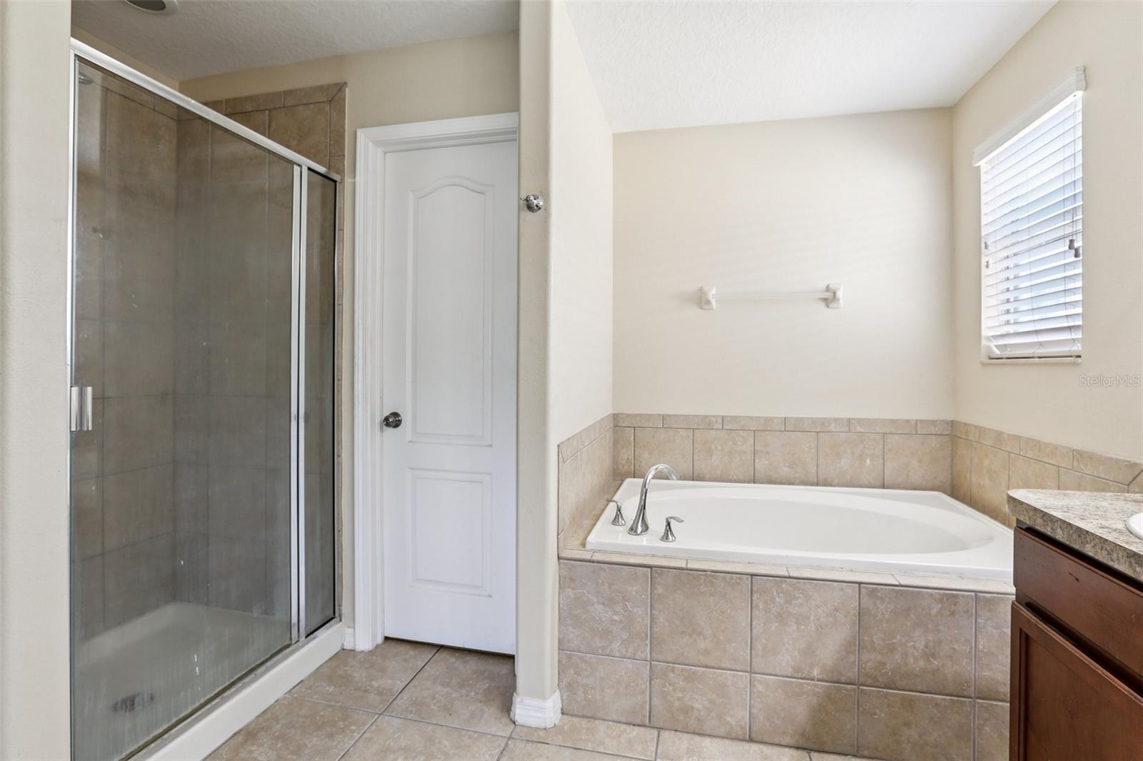 1811 PALM WARBLER LN