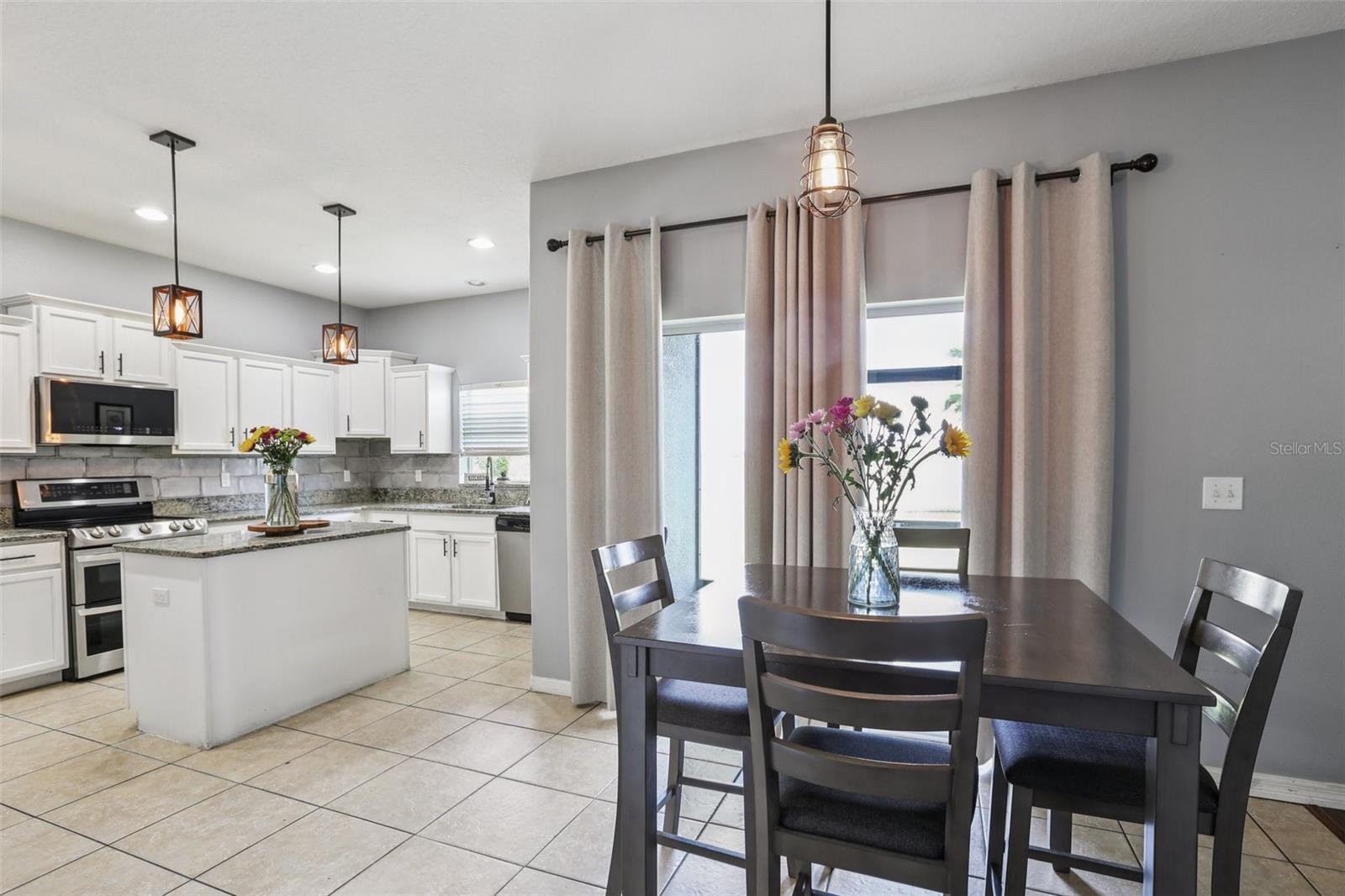 1811 PALM WARBLER LN