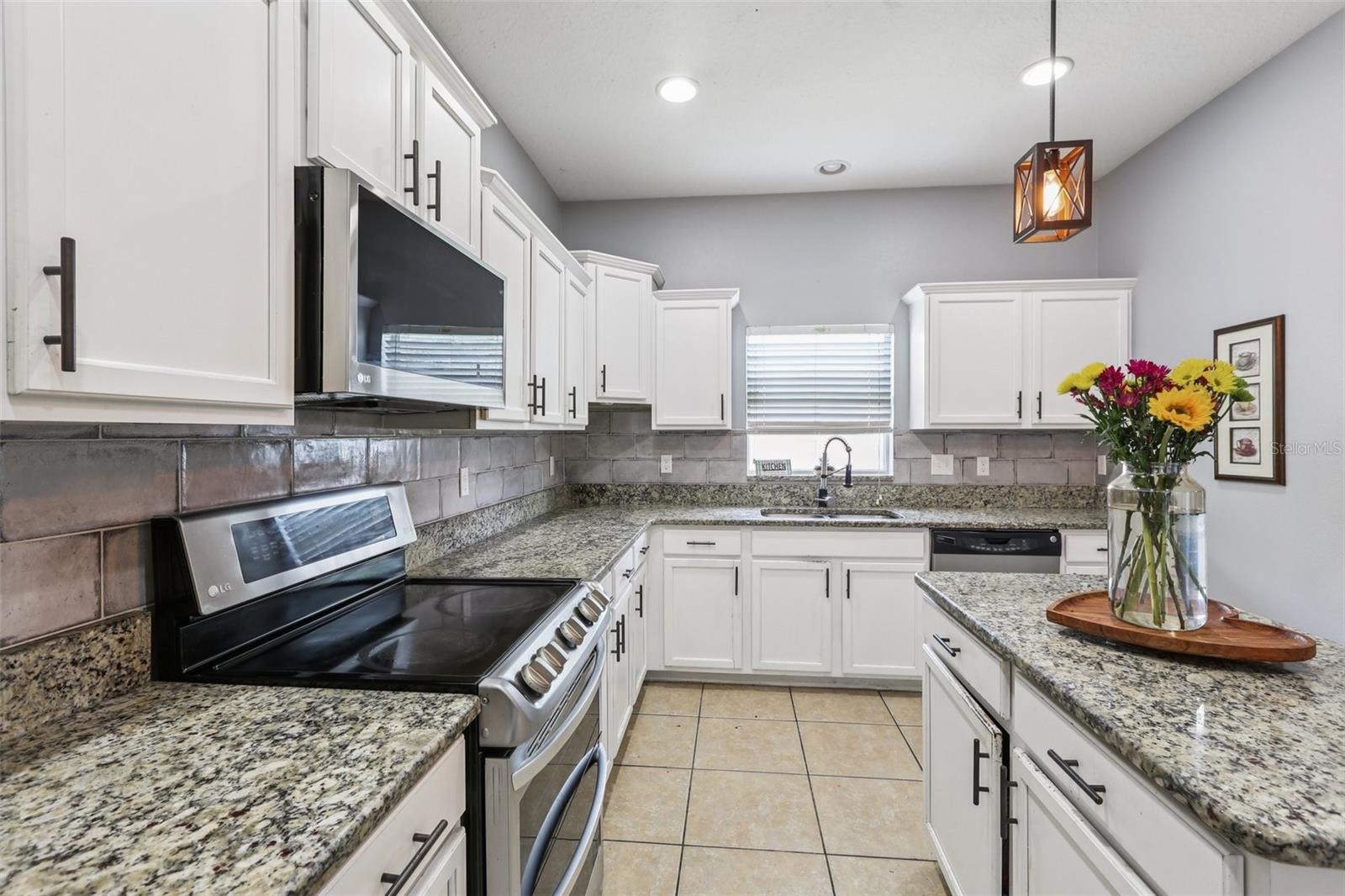 1811 PALM WARBLER LN