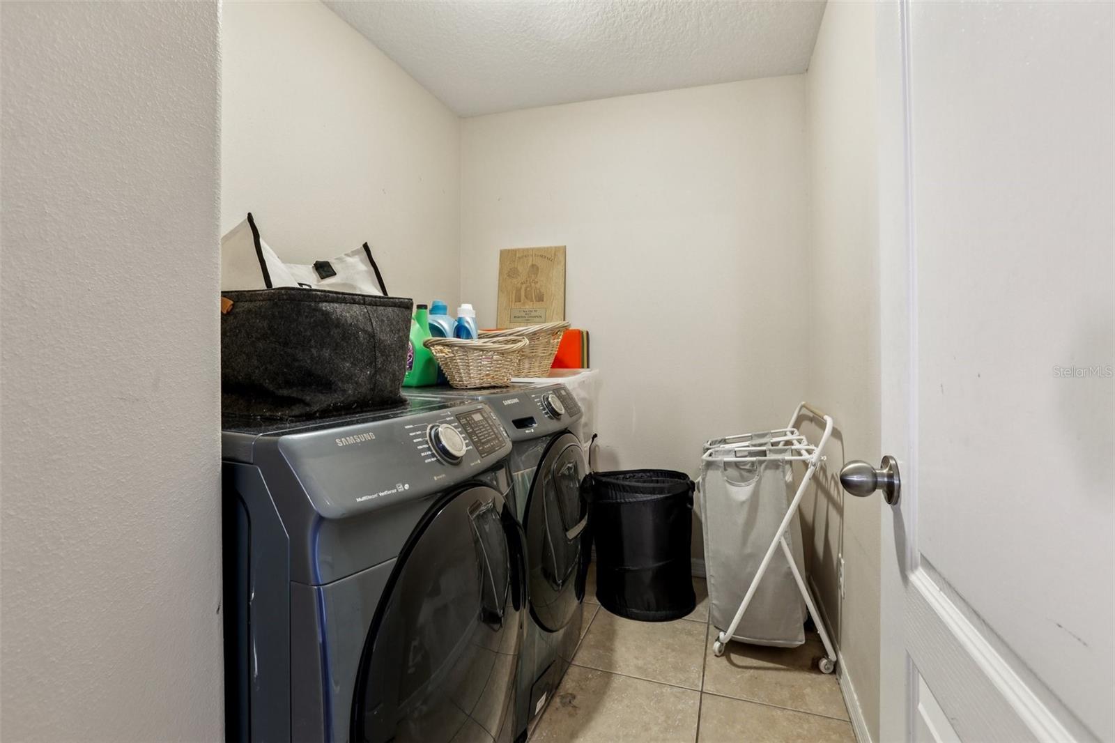 1811 PALM WARBLER LN