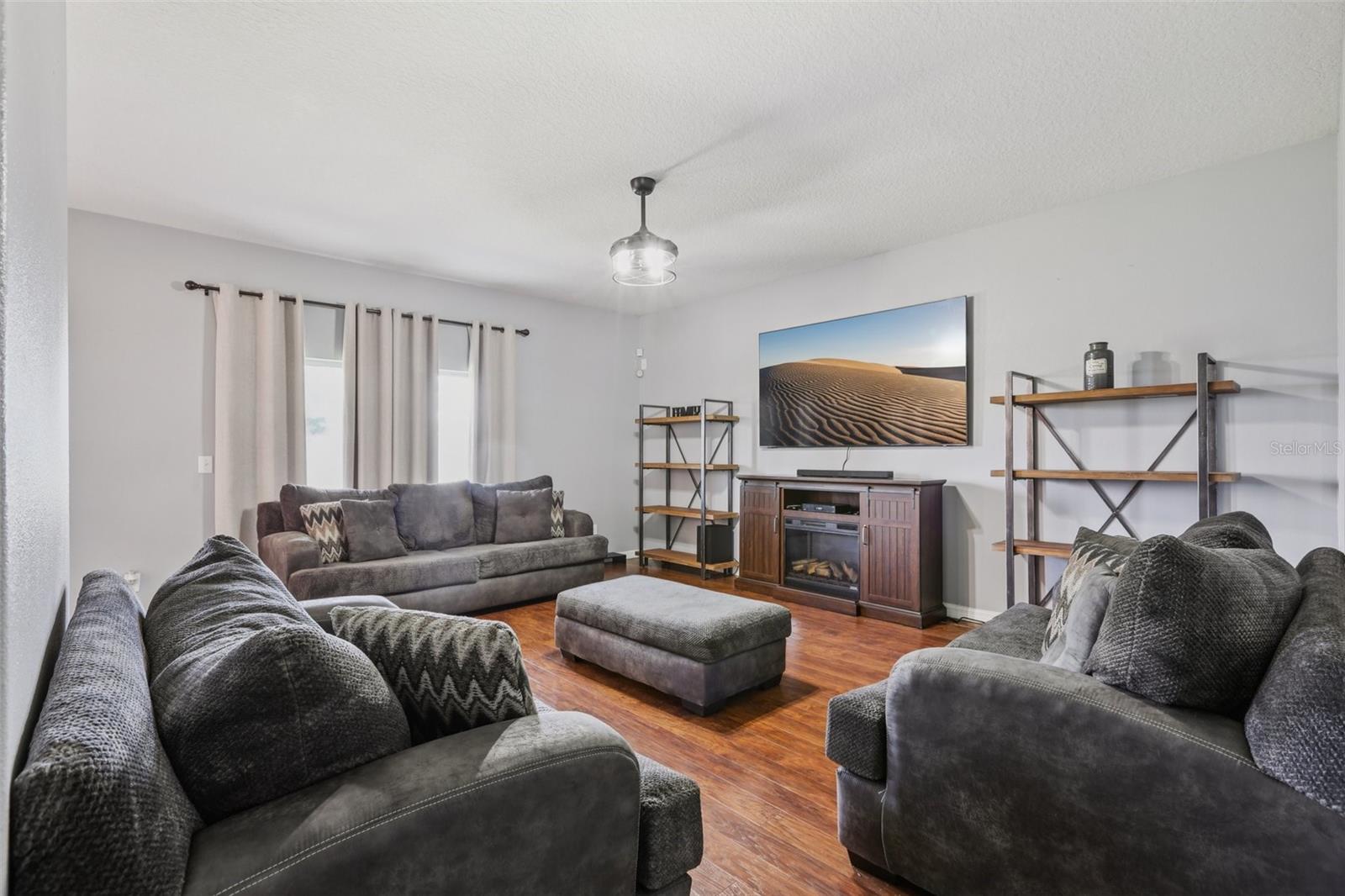 1811 PALM WARBLER LN