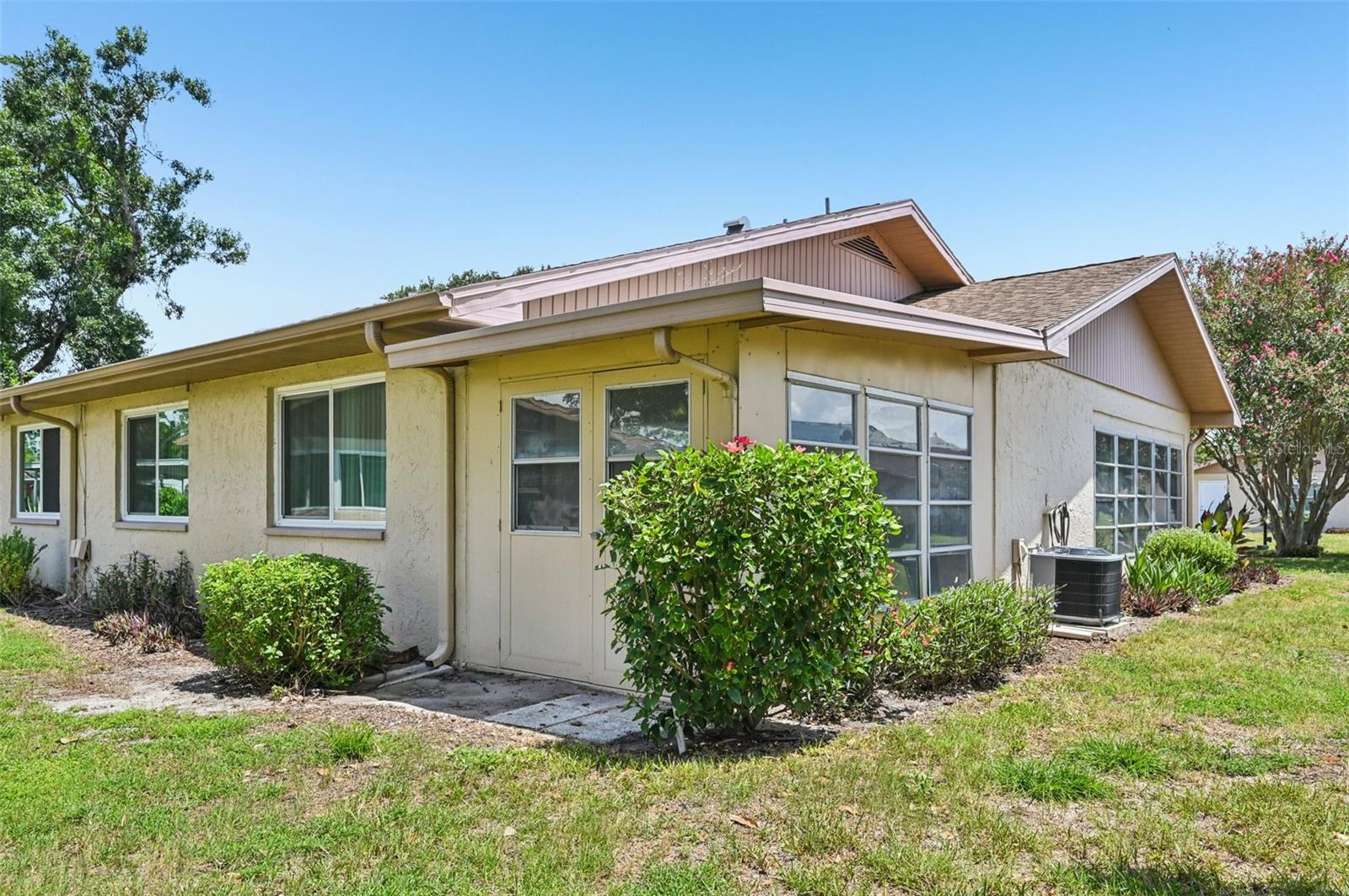 1908 CANTERBURY LN #25