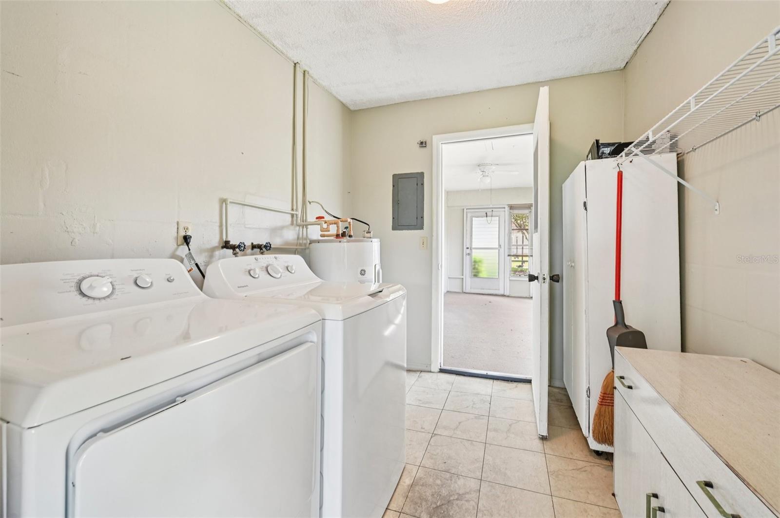 1908 CANTERBURY LN #25