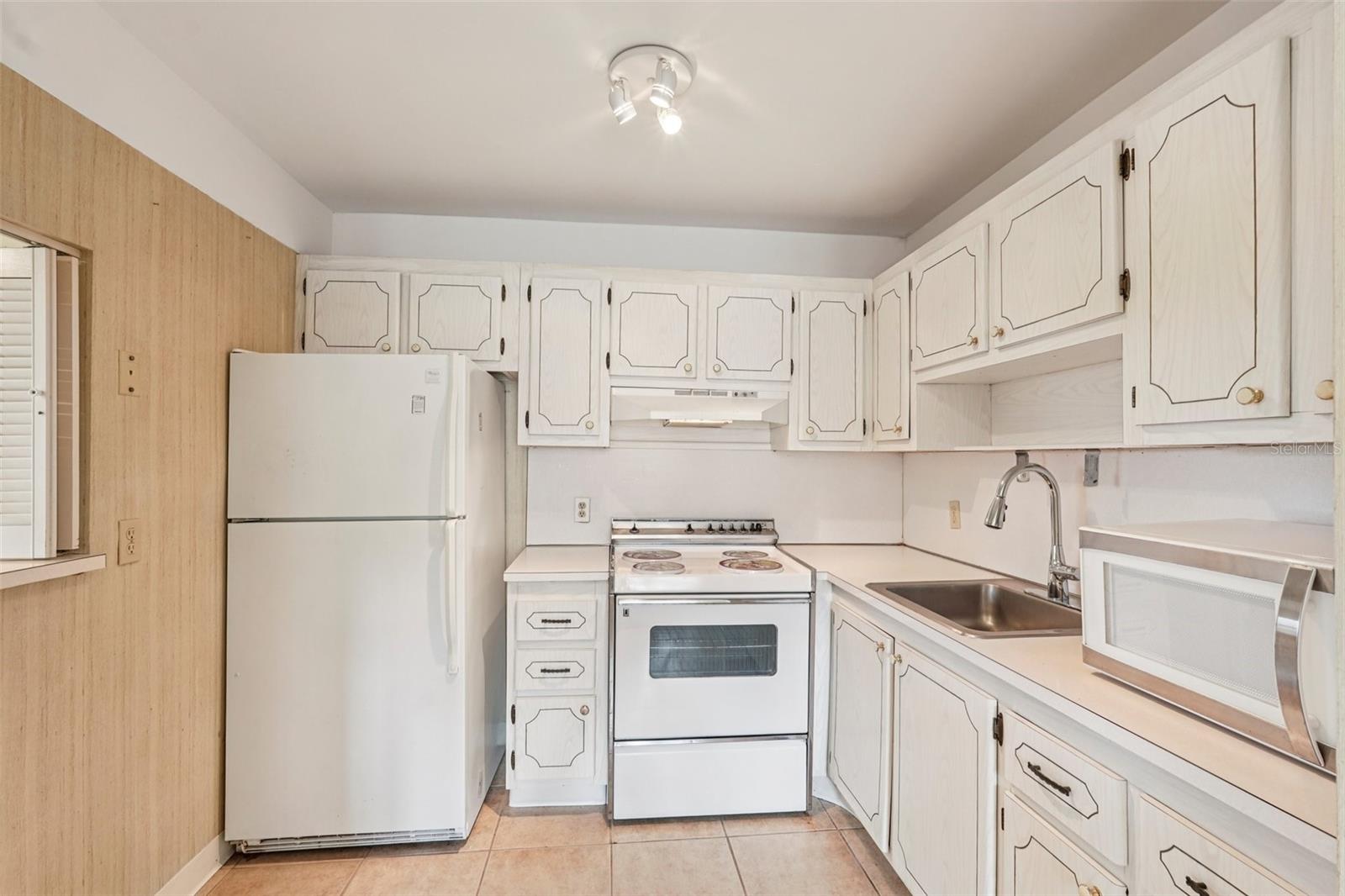 201 KINGS BLVD #19