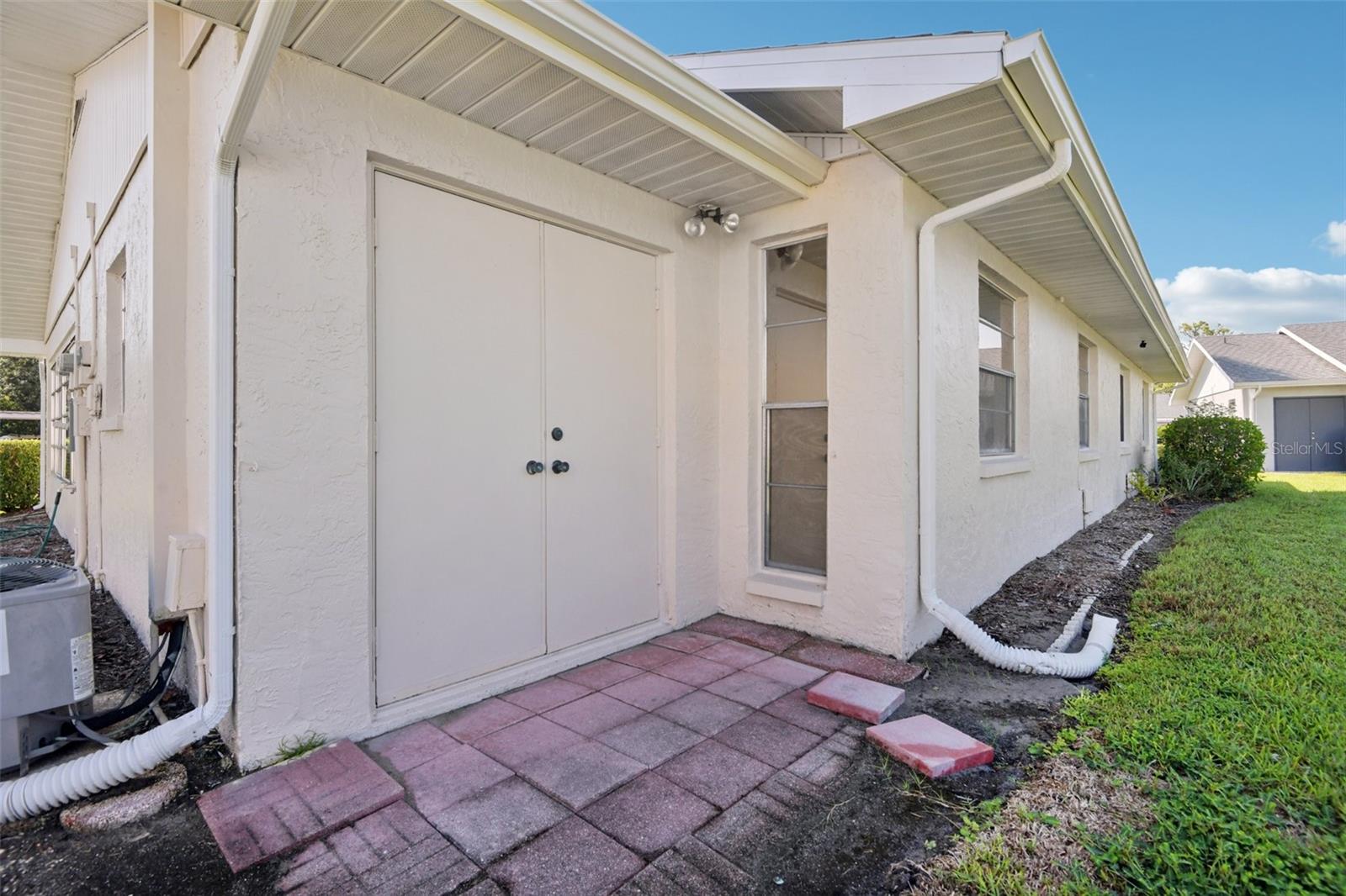 2304 GLENMORE CIR #327