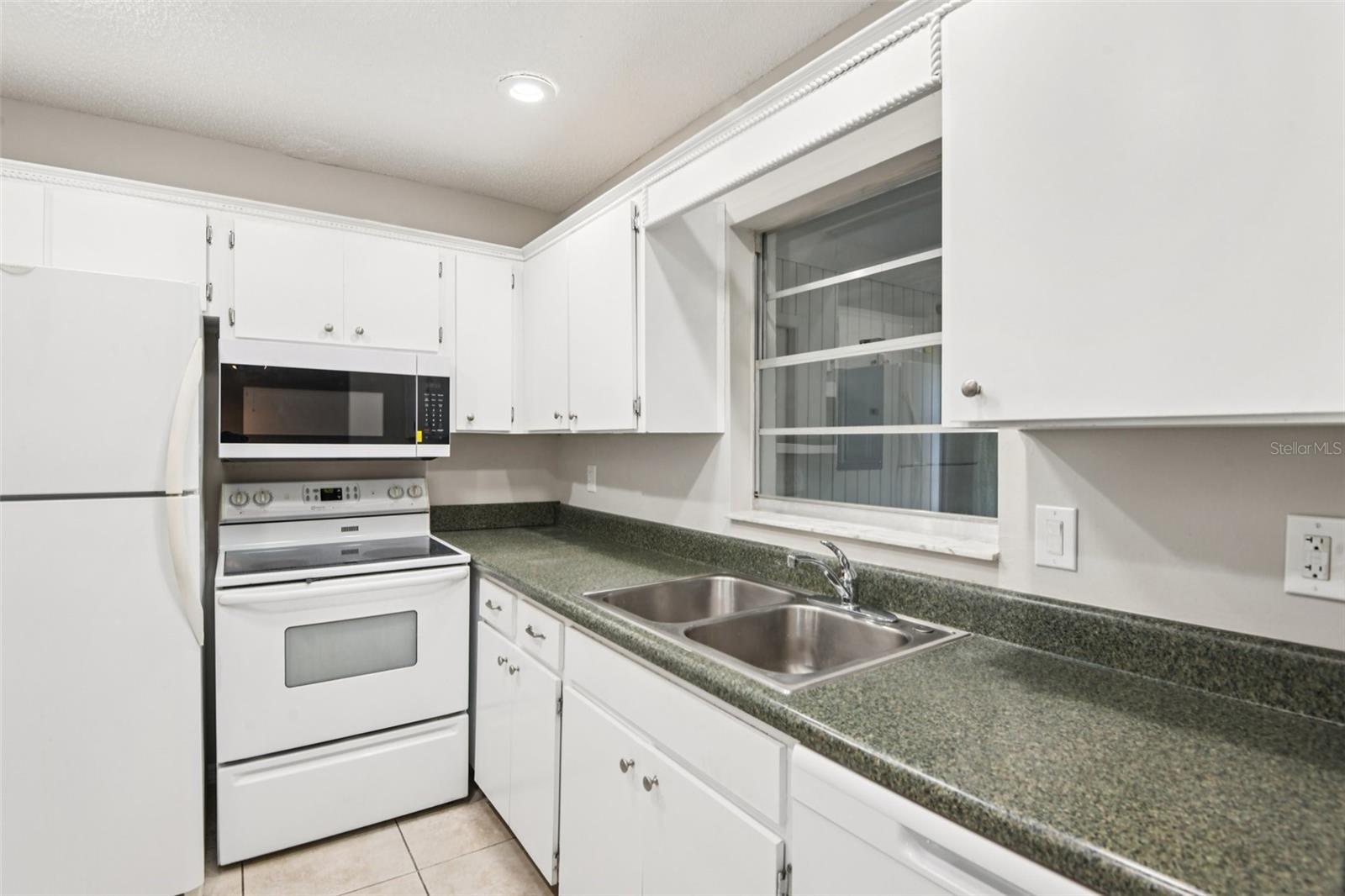 2304 GLENMORE CIR #327