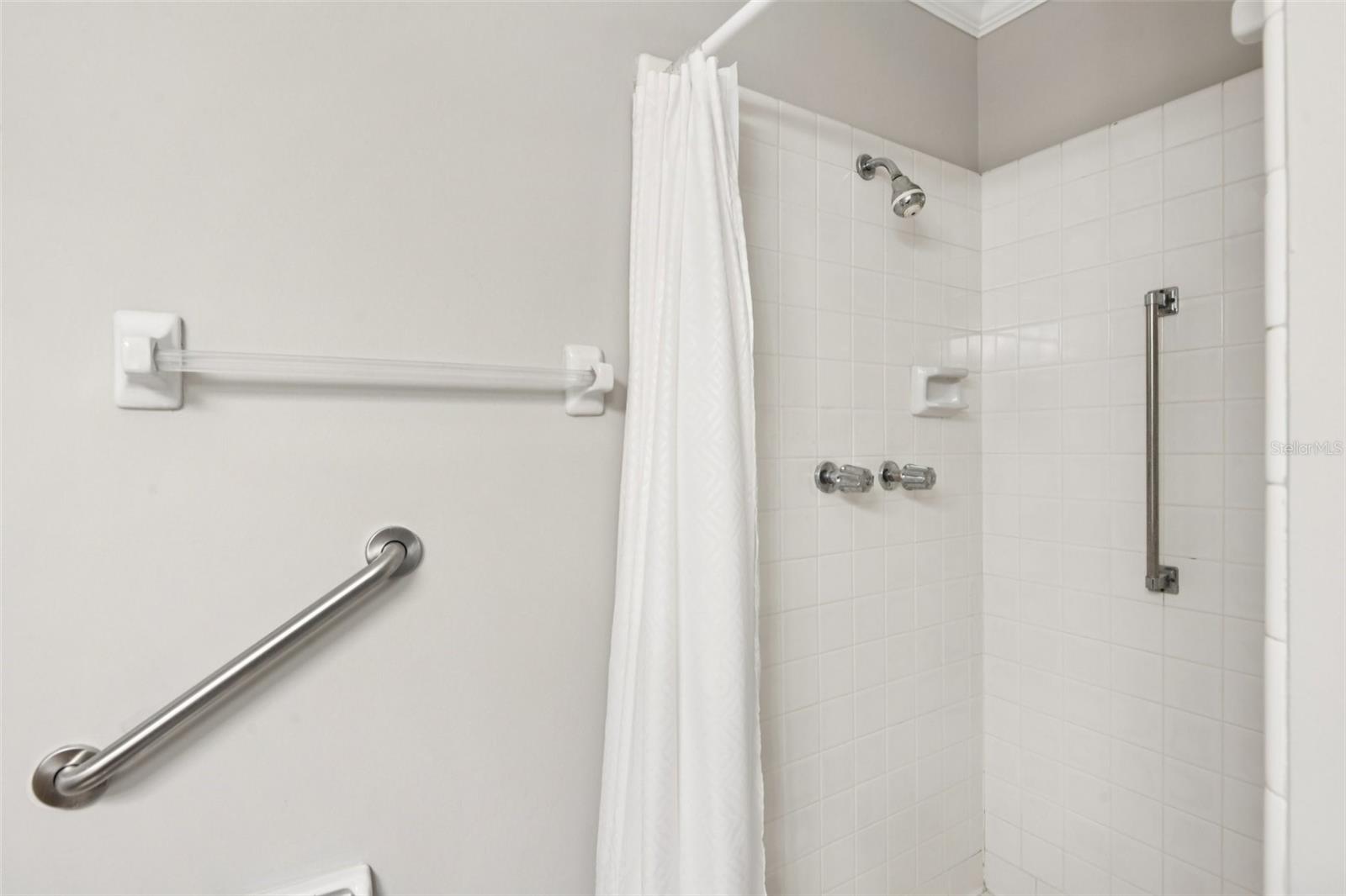 2304 GLENMORE CIR #327