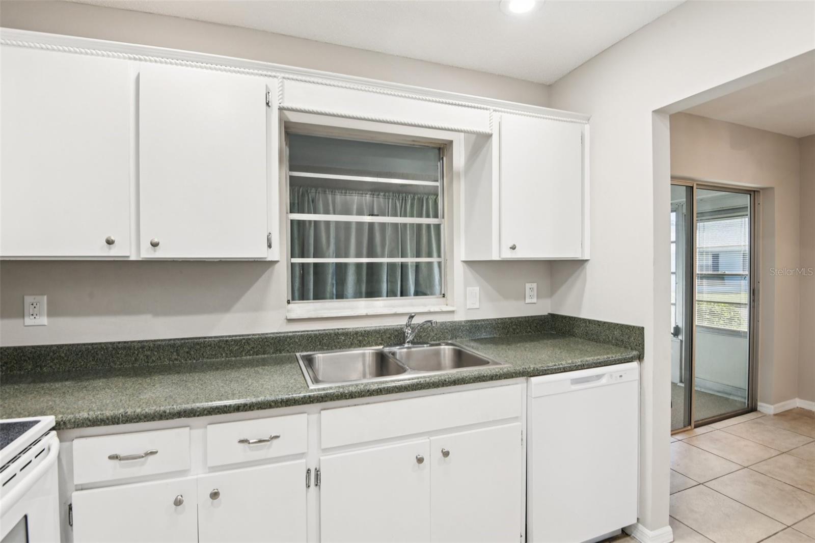 2304 GLENMORE CIR #327