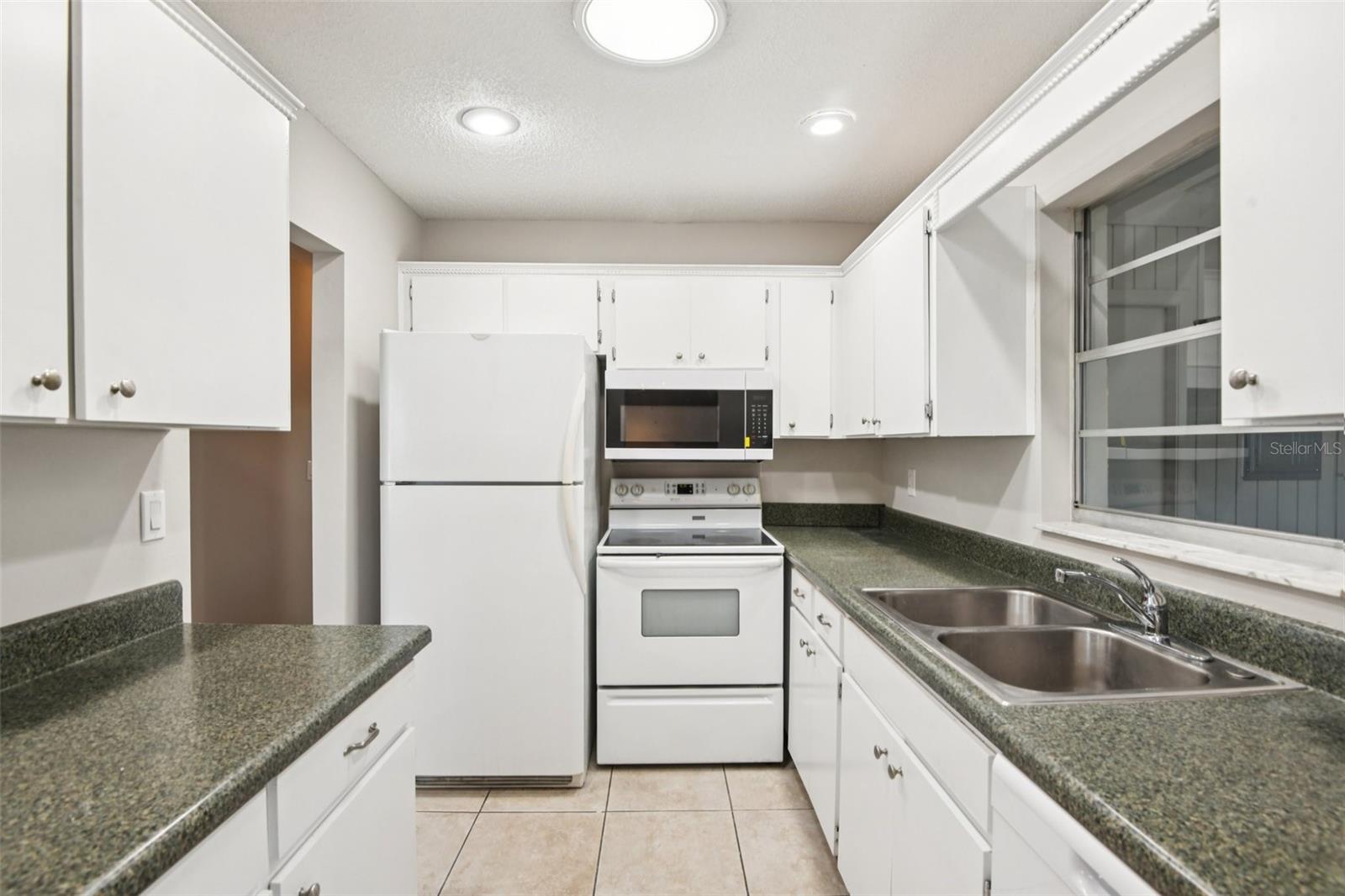 2304 GLENMORE CIR #327