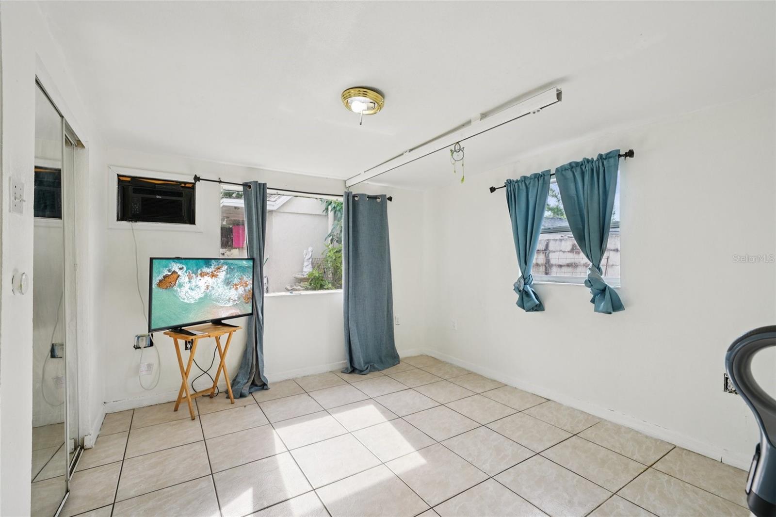 4515 N SAINT VINCENT ST