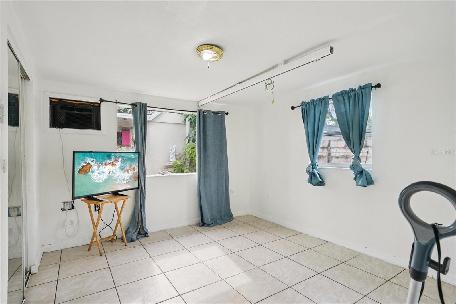 4515 N SAINT VINCENT ST