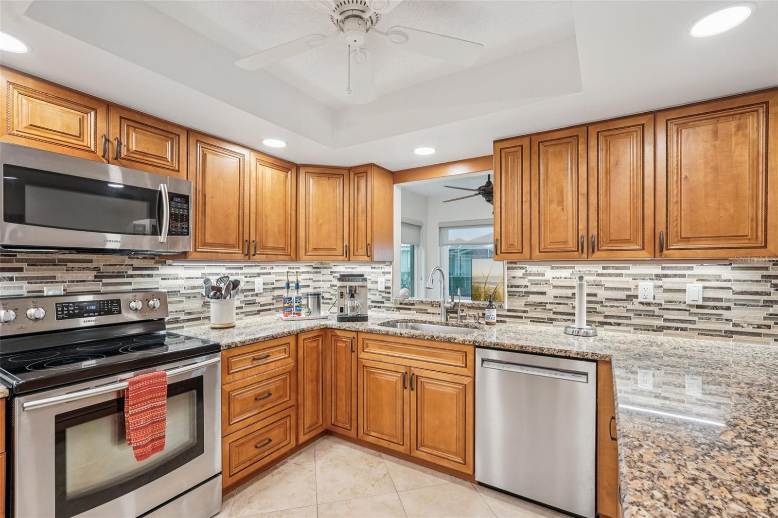 2315 LANCASTER DR
