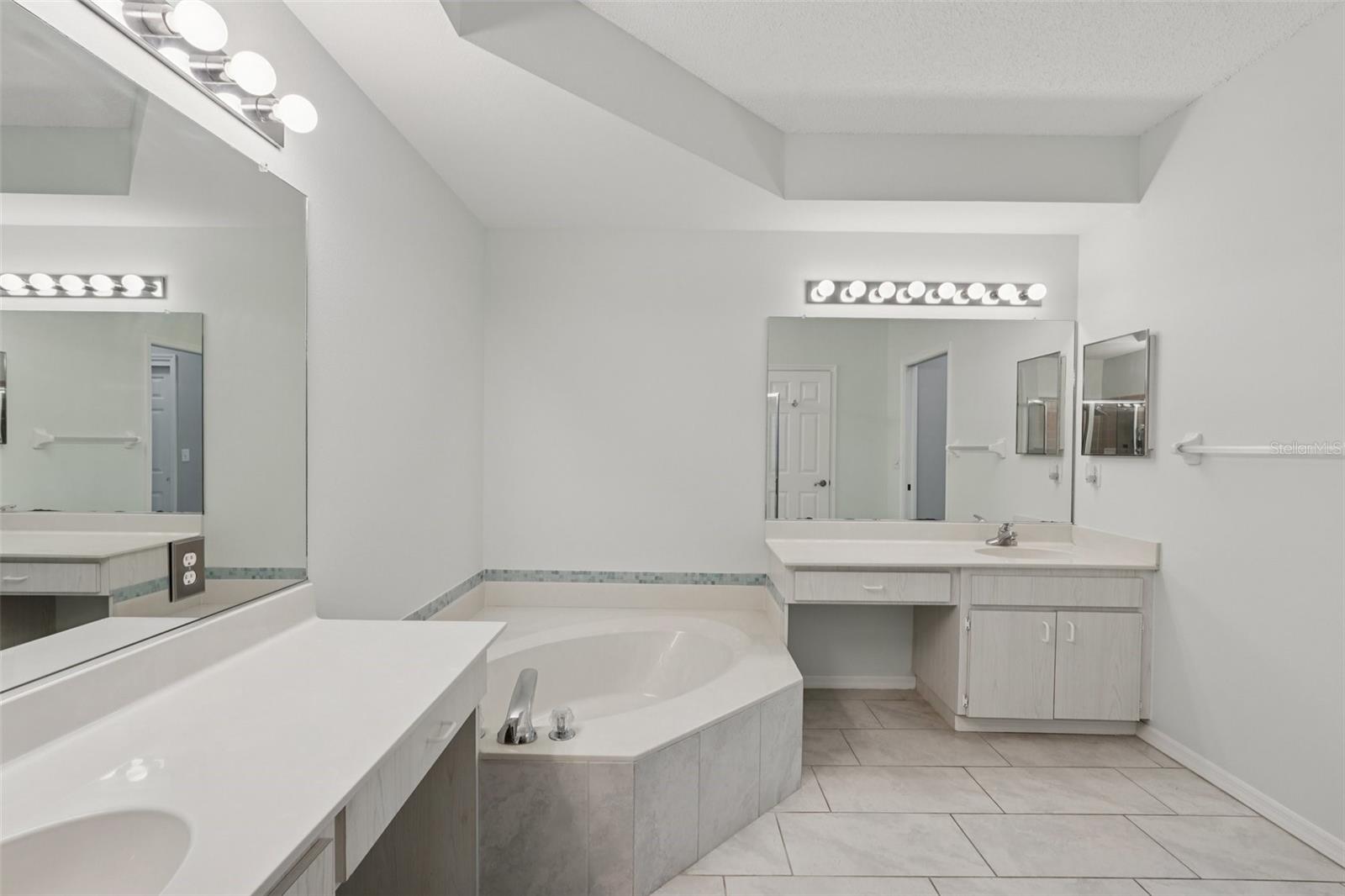 736 FAIRWAY RIDGE CT