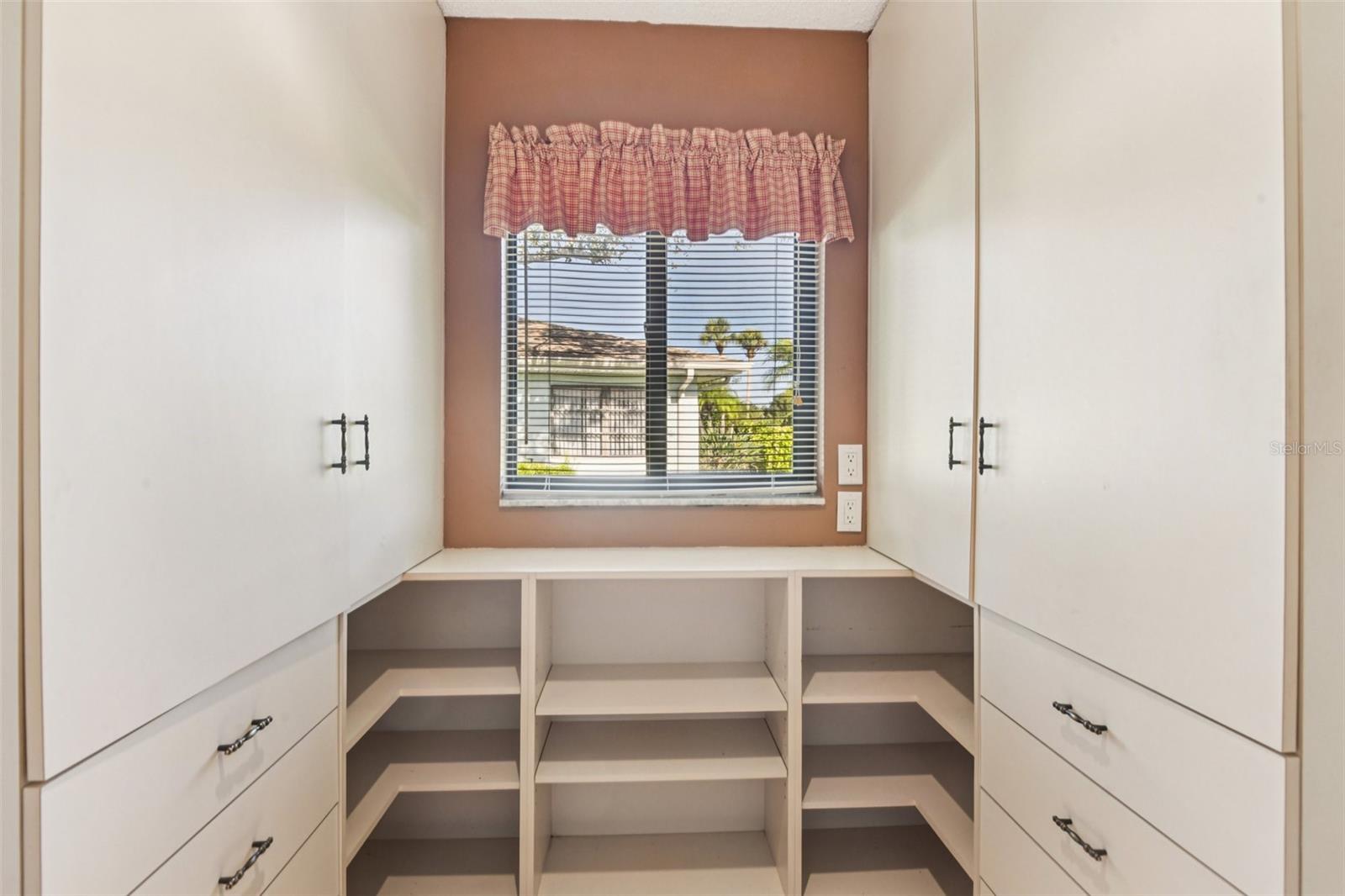 1503 LAUGHTON PL #206