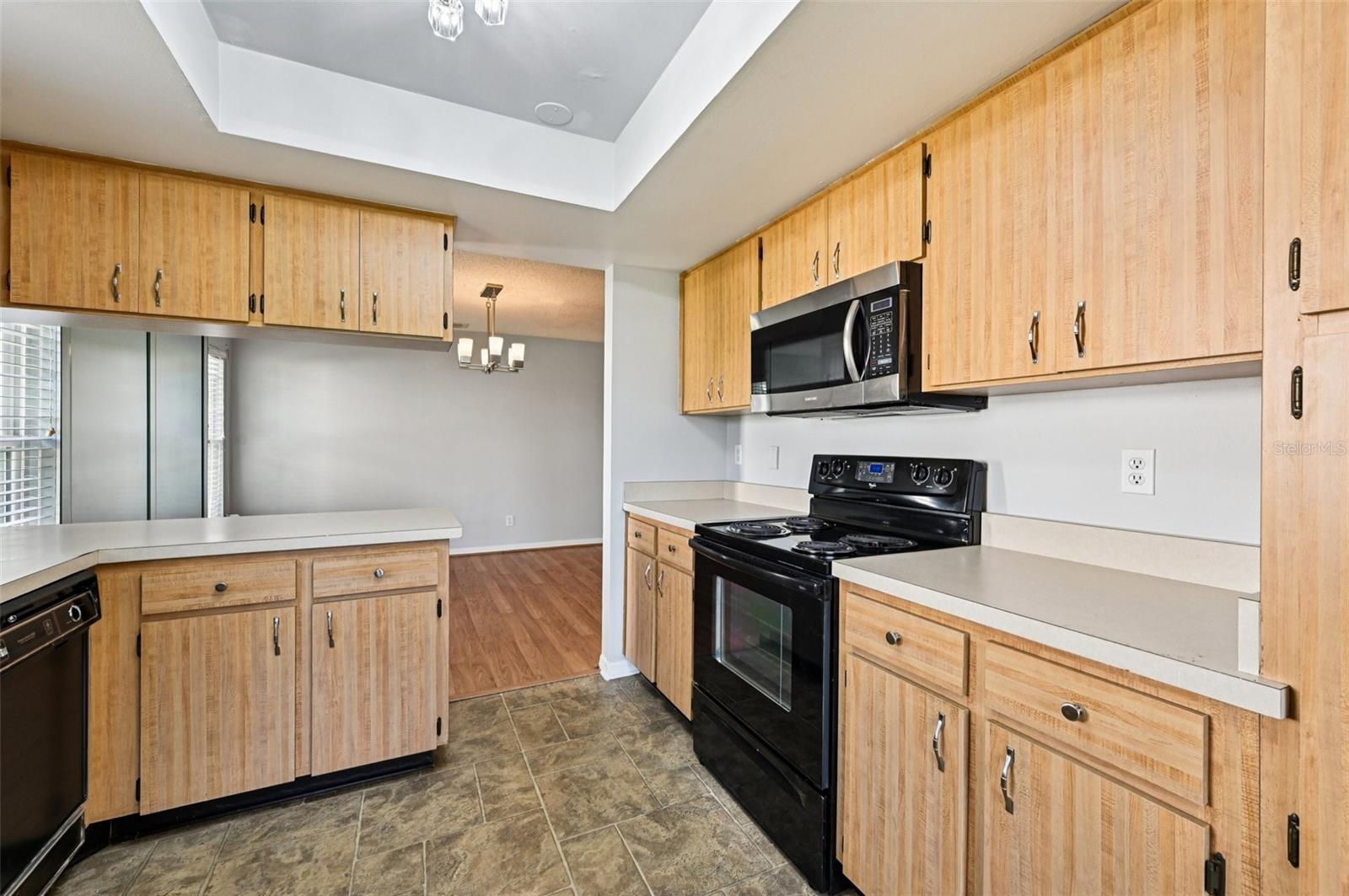 2421 LANCASTER DR