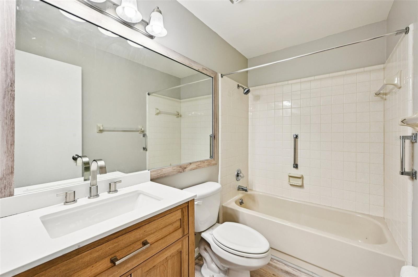 2421 LANCASTER DR