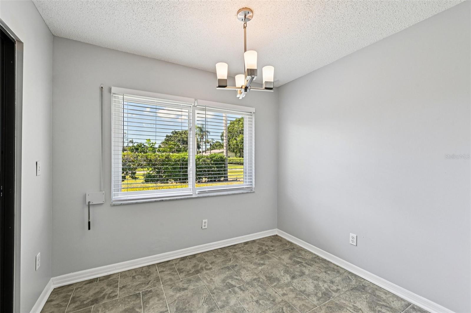 2421 LANCASTER DR