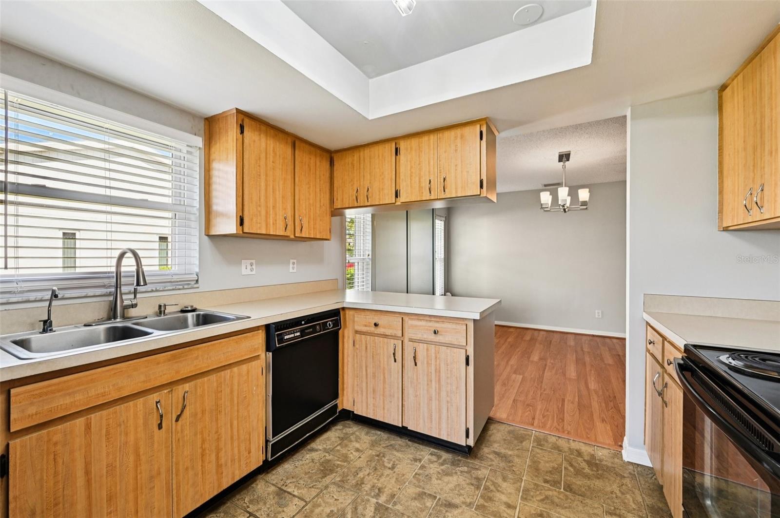 2421 LANCASTER DR
