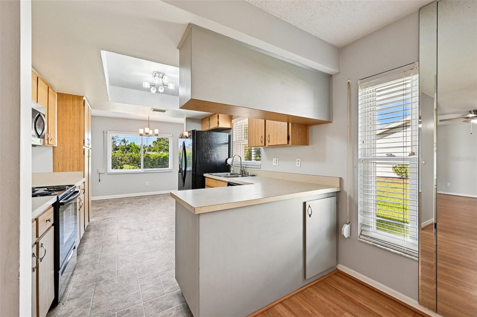 2421 LANCASTER DR
