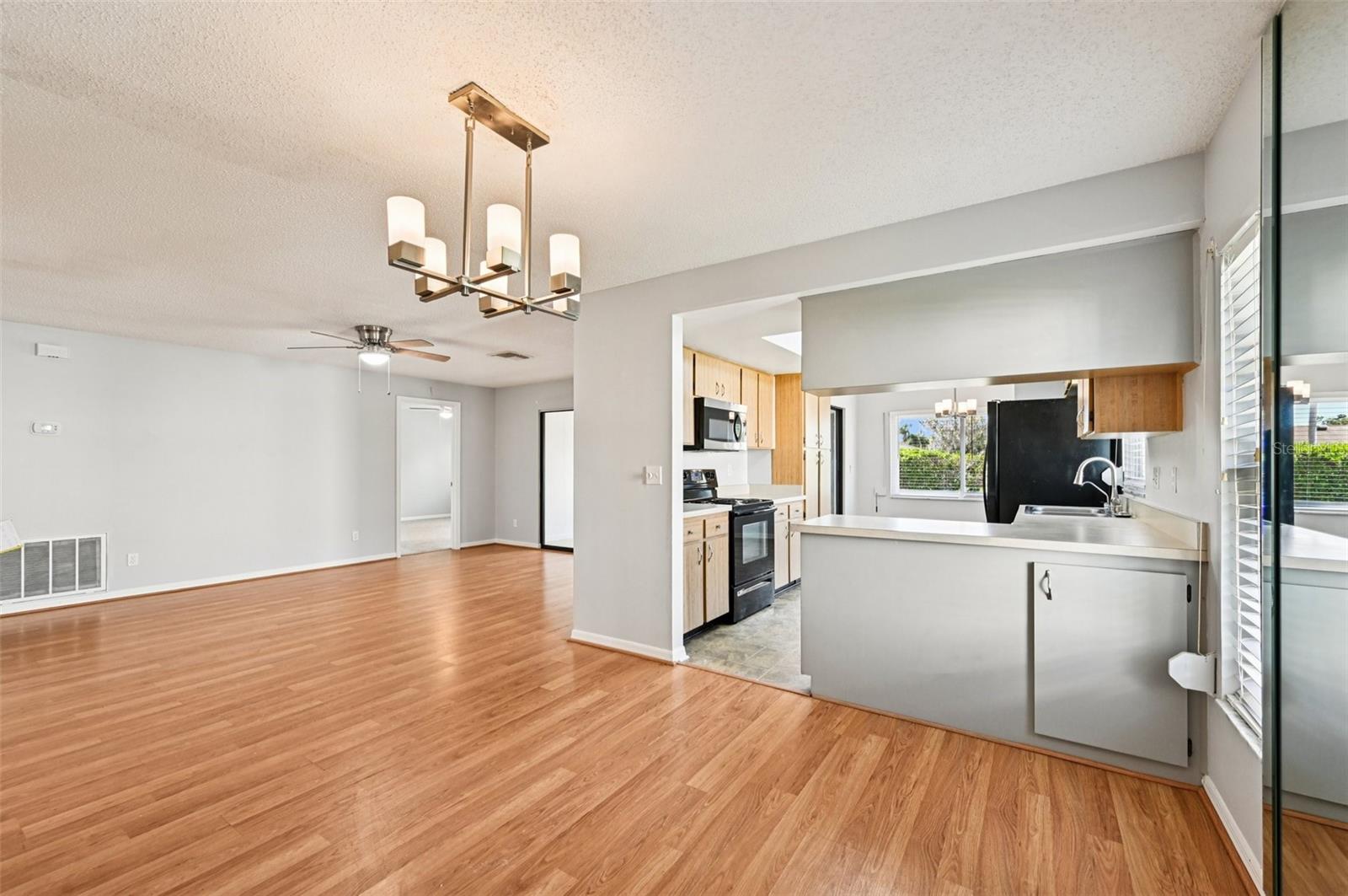 2421 LANCASTER DR