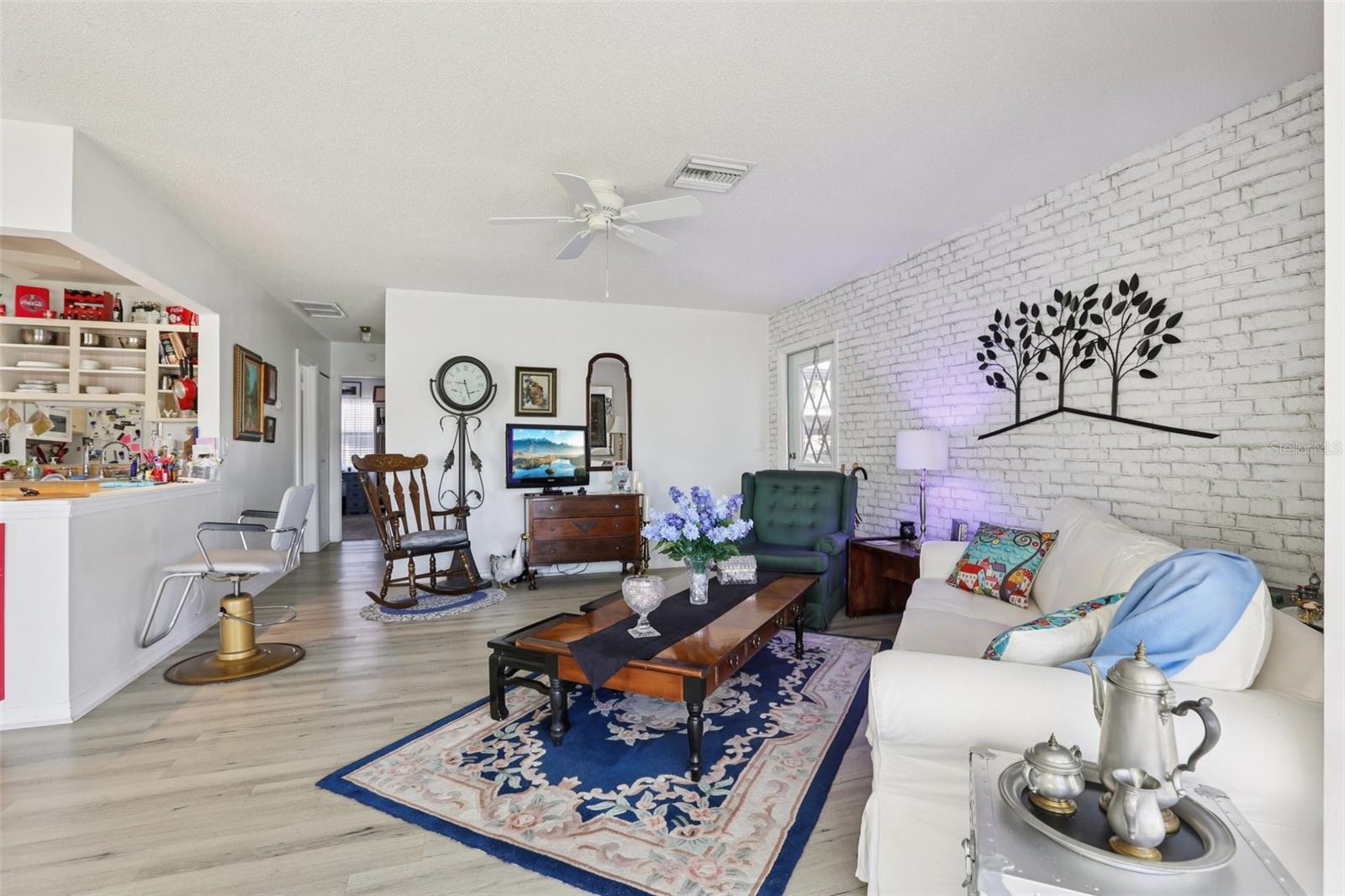 2339 GLENMORE CIR