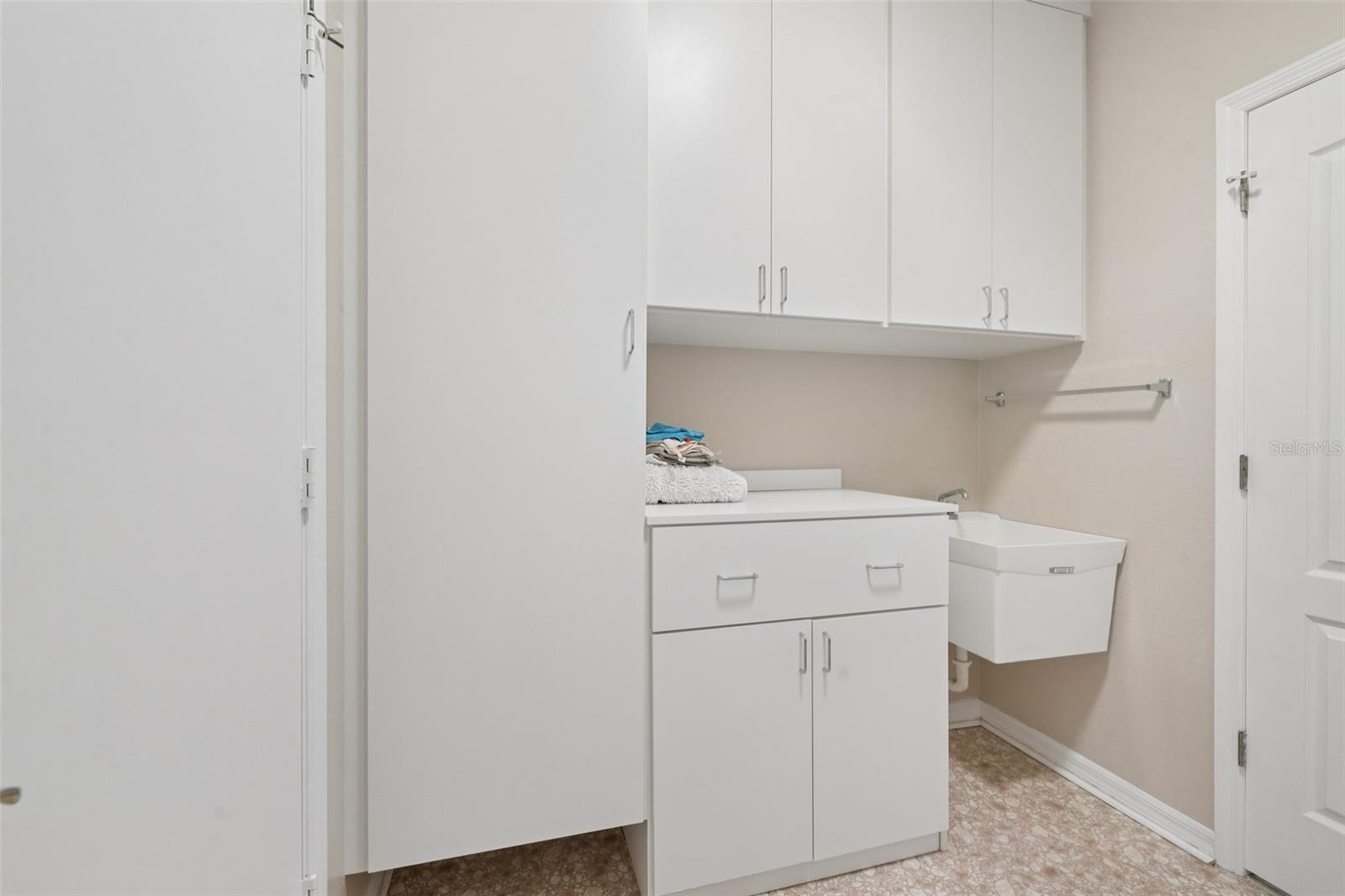 615 TREMONT GREENS LN