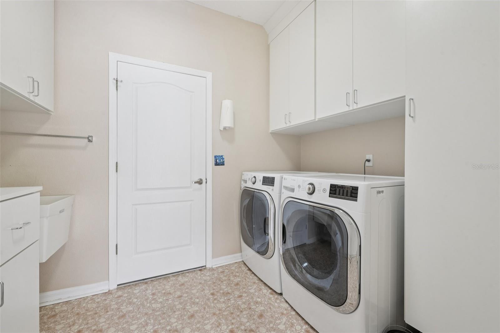 615 TREMONT GREENS LN