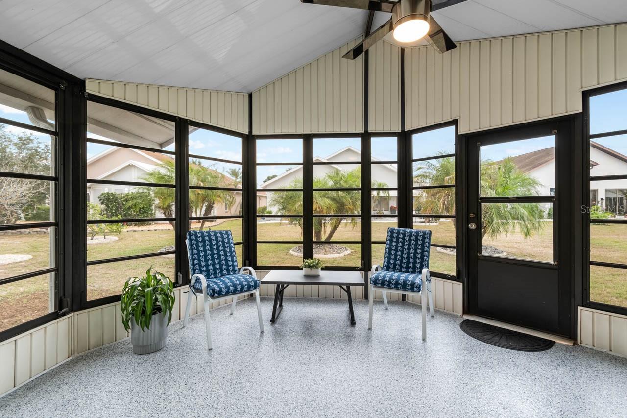 1613 E DEL WEBB BLVD