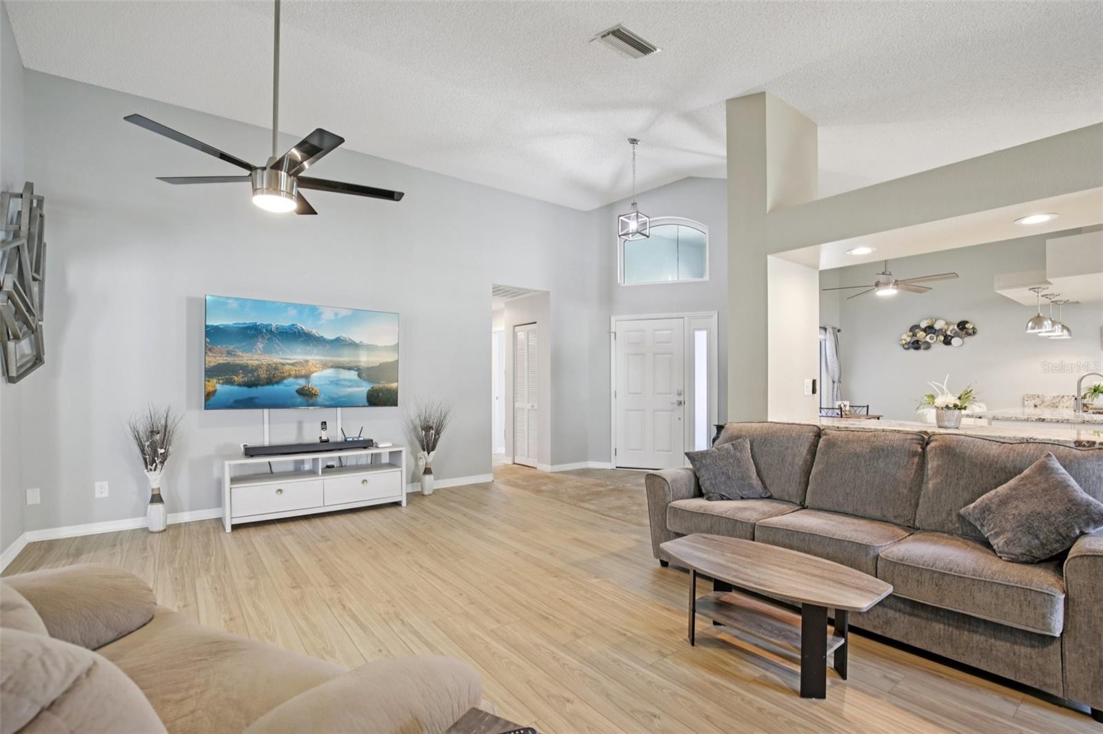 1613 E DEL WEBB BLVD