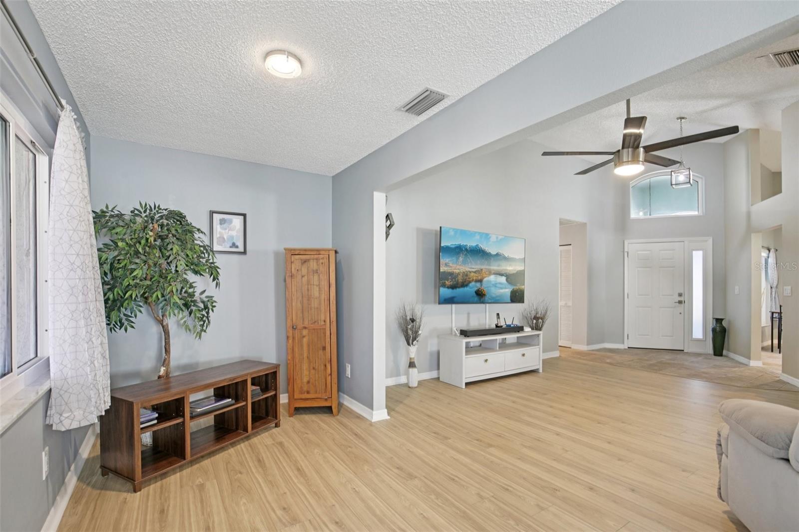 1613 E DEL WEBB BLVD