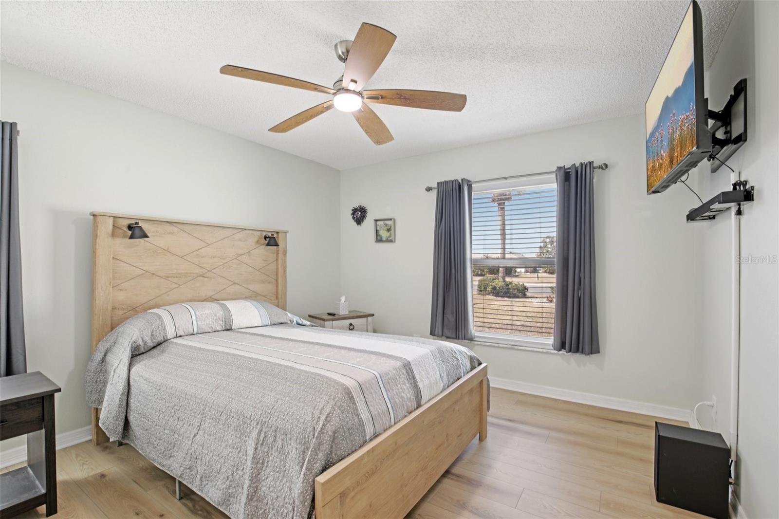 1613 E DEL WEBB BLVD