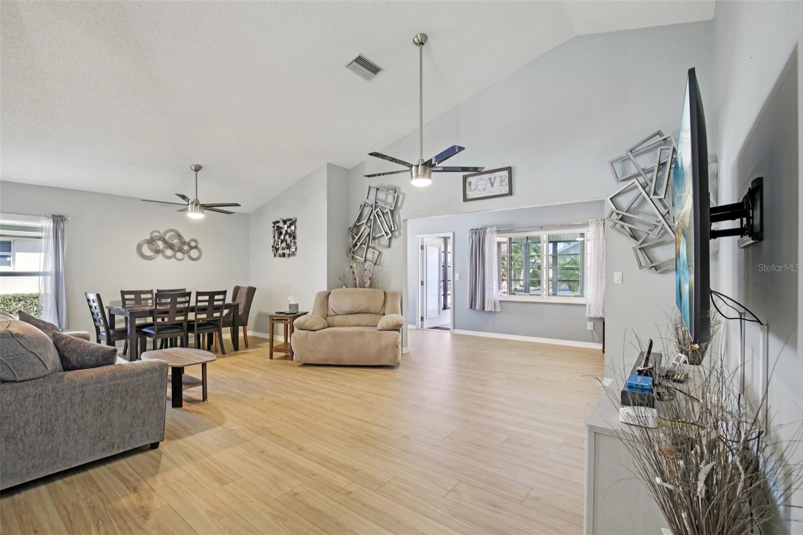 1613 E DEL WEBB BLVD