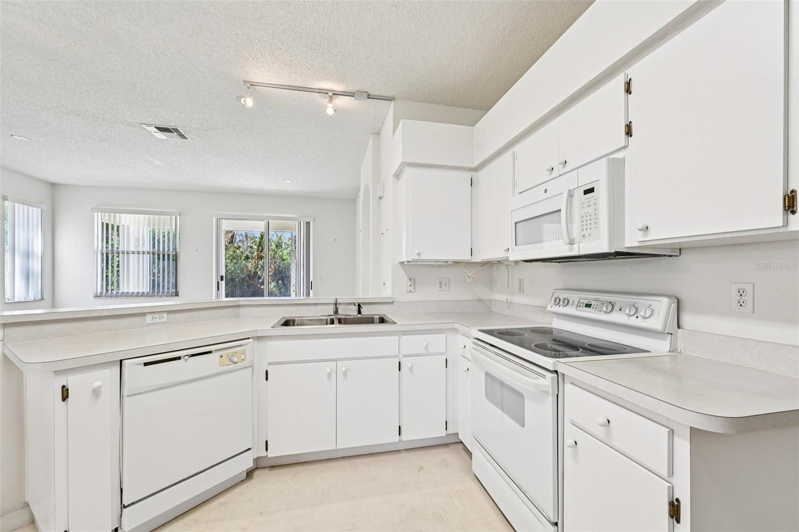 807 TREMONT GREENS LN