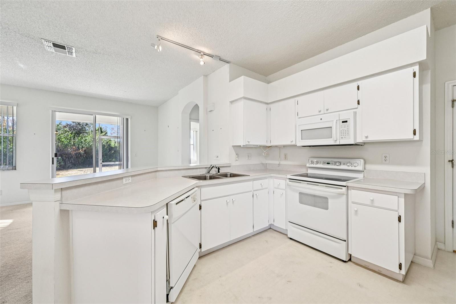 807 TREMONT GREENS LN