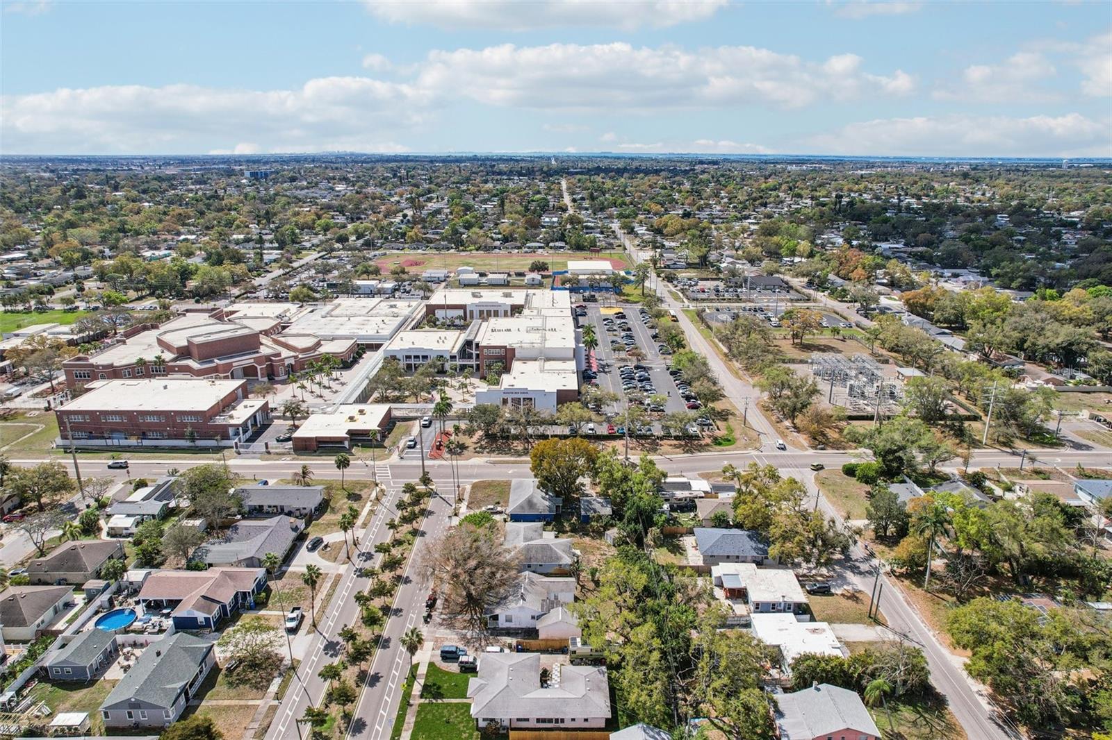 806 33RD STREET CT W