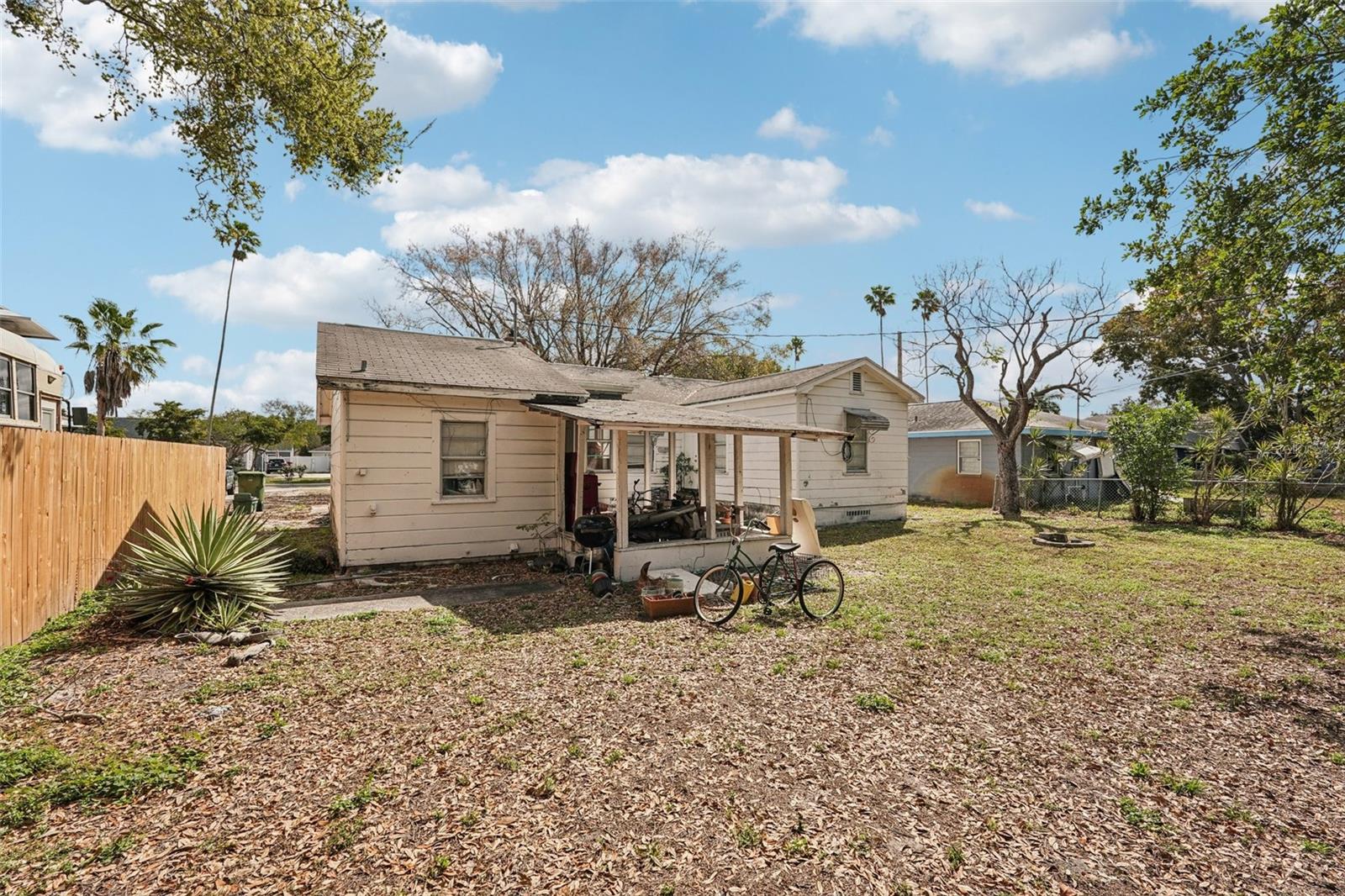 806 33RD STREET CT W