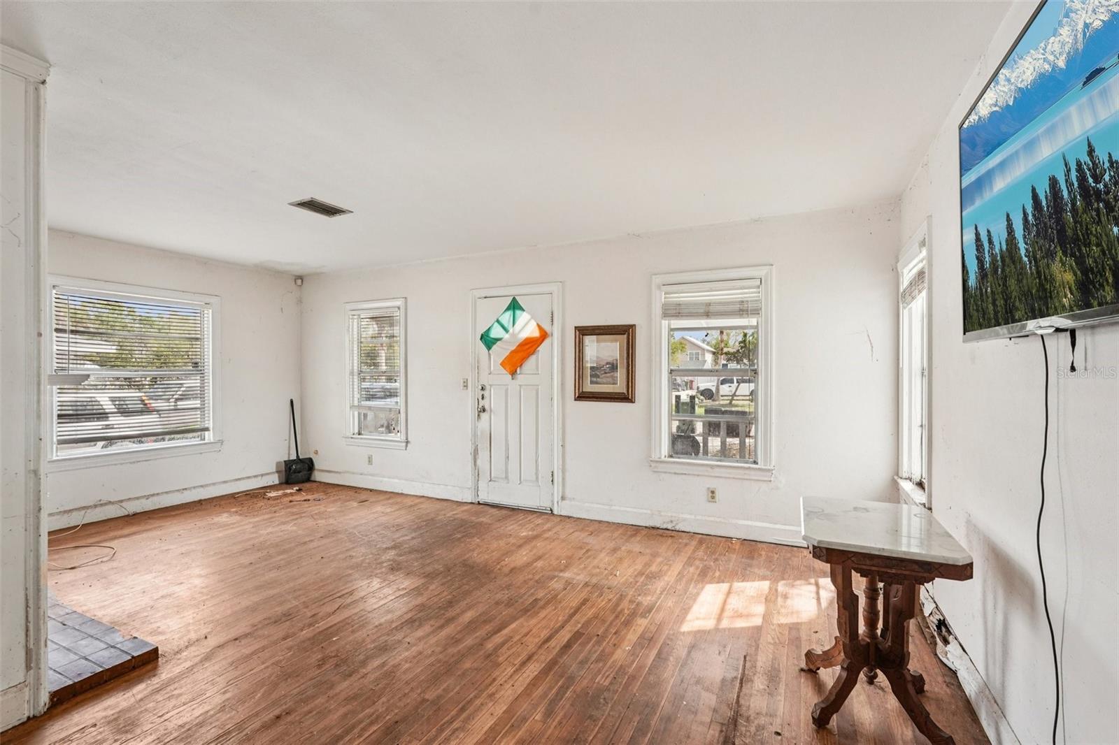 806 33RD STREET CT W