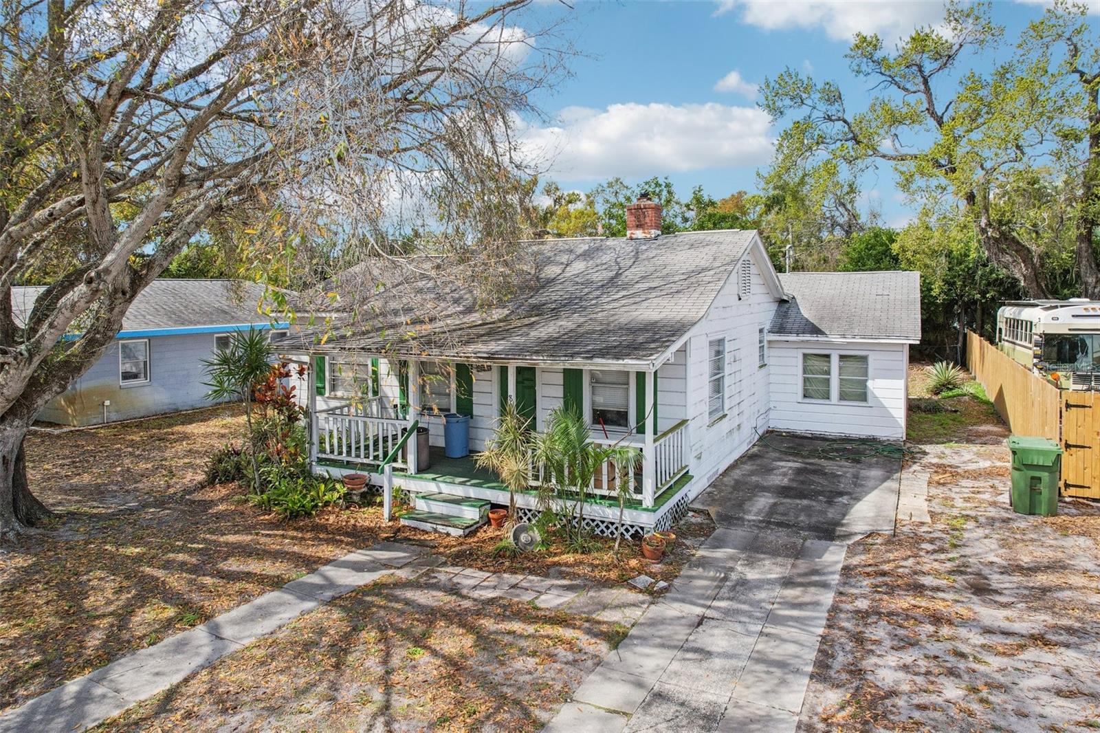 806 33RD STREET CT W