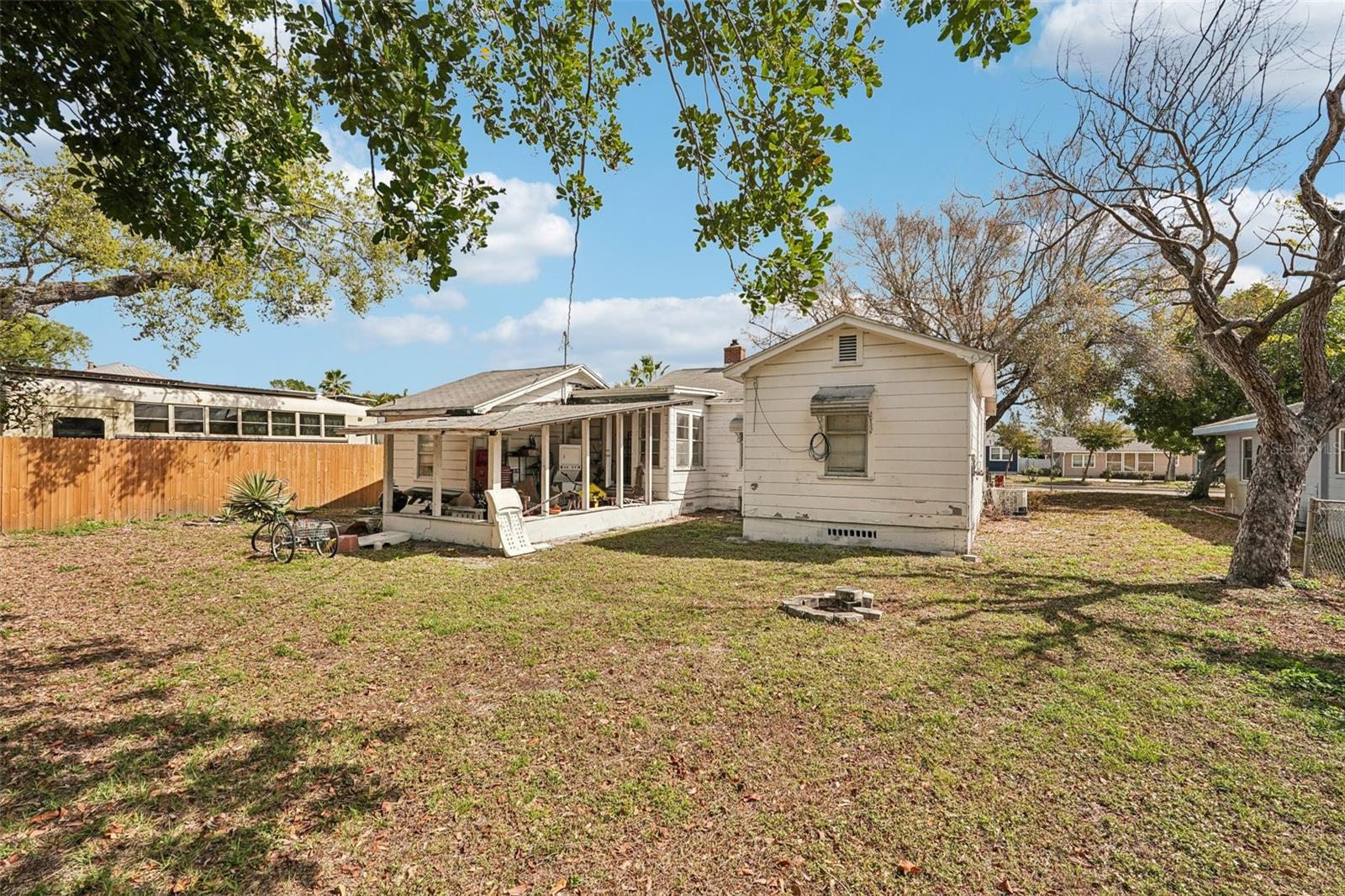 806 33RD STREET CT W