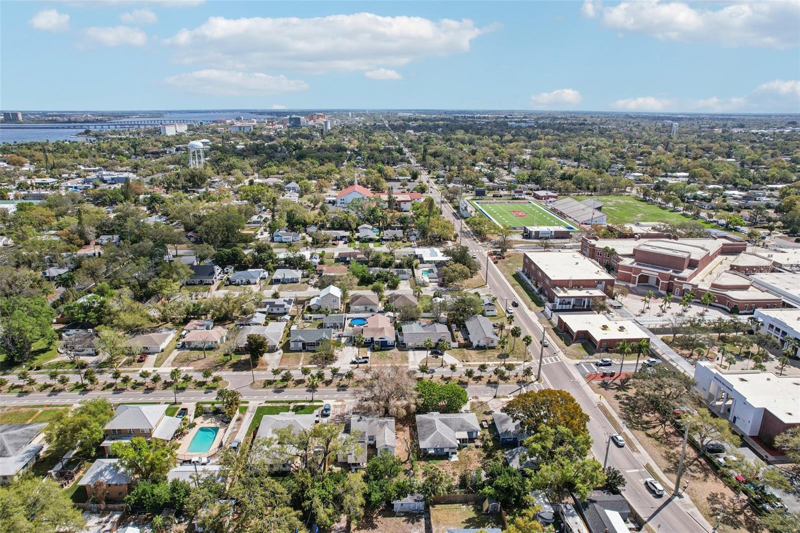 806 33RD STREET CT W