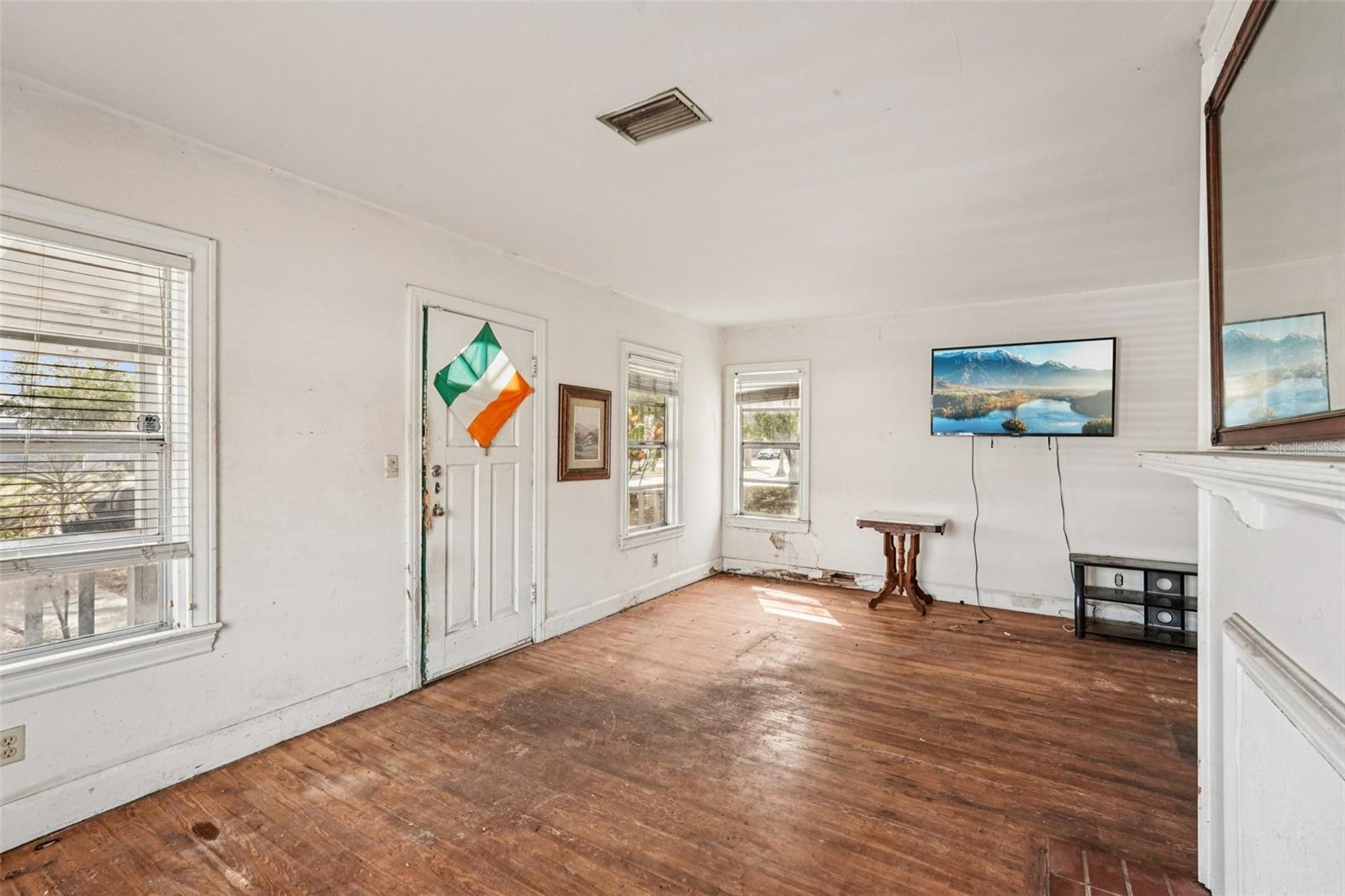 806 33RD STREET CT W