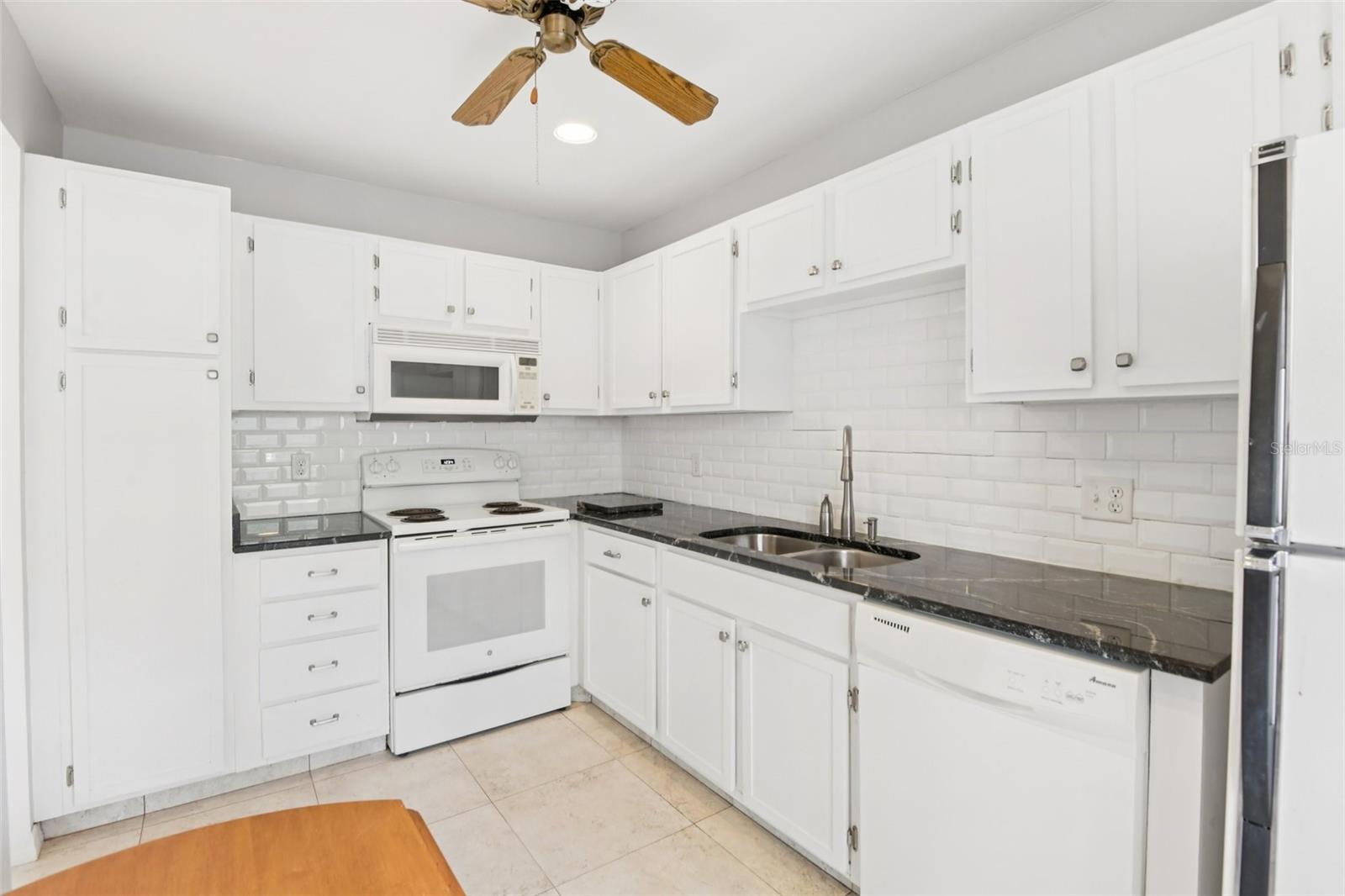 2064 SUNSET POINT RD #71