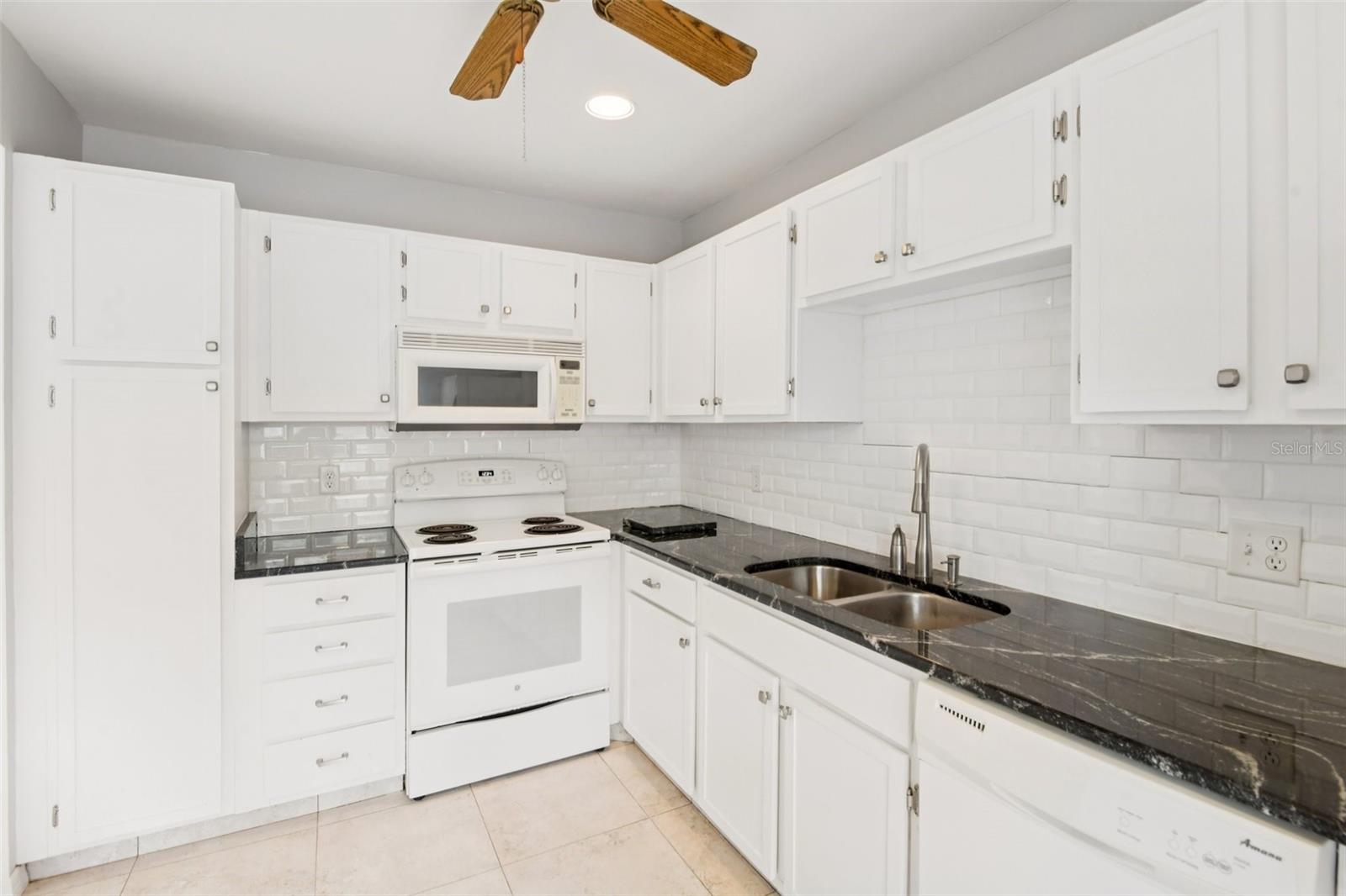 2064 SUNSET POINT RD #71