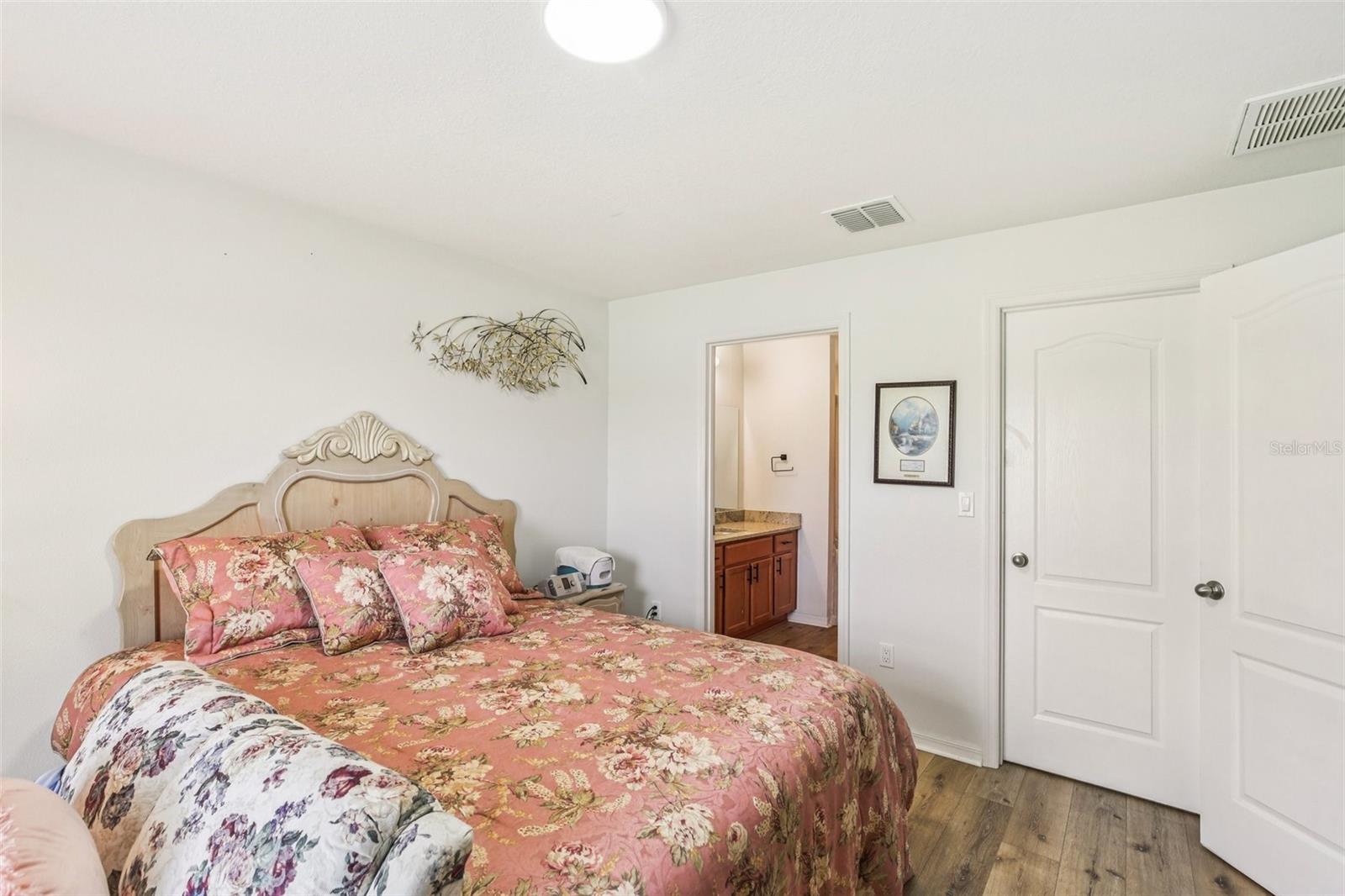 636 CHATHAM WALK DR