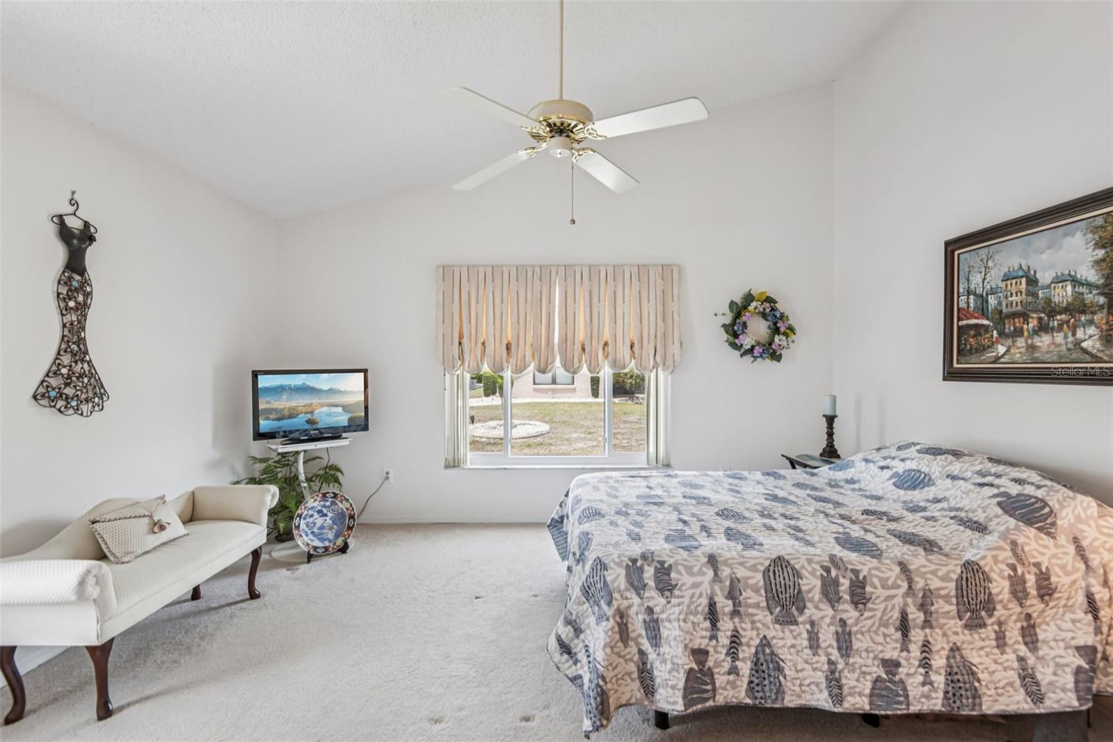 214 LINGER LN