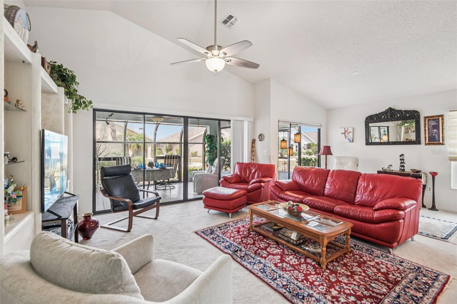 214 LINGER LN