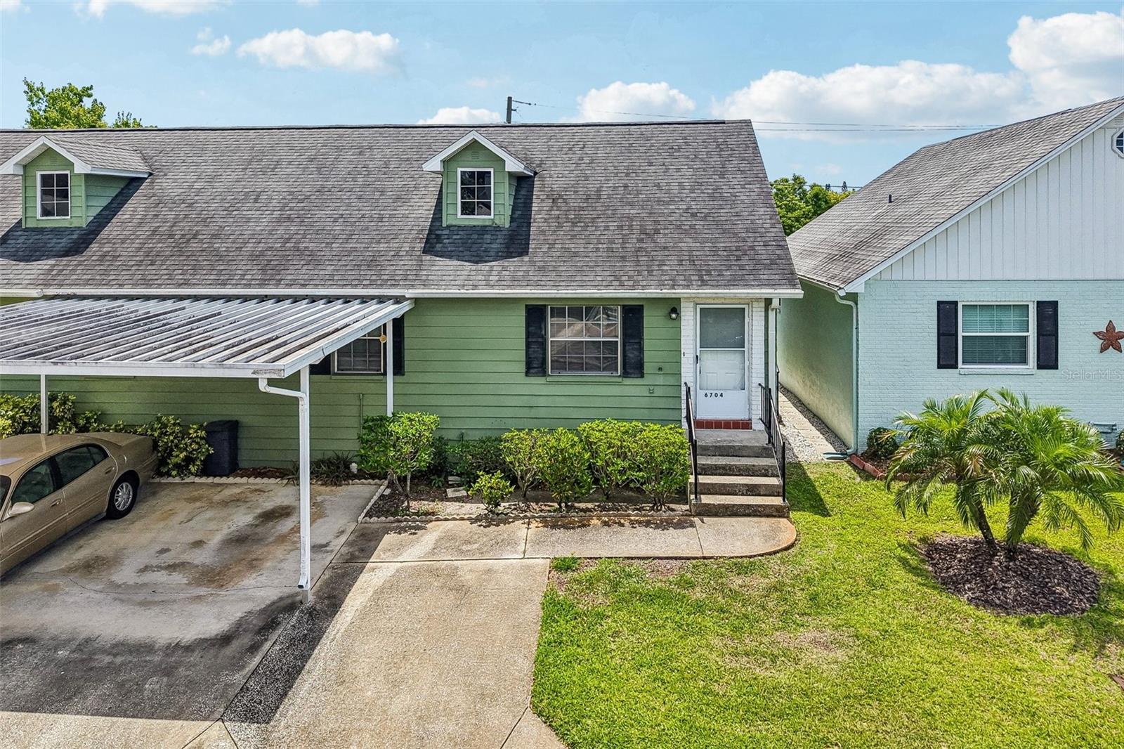 6704 HICKORYWOOD LN