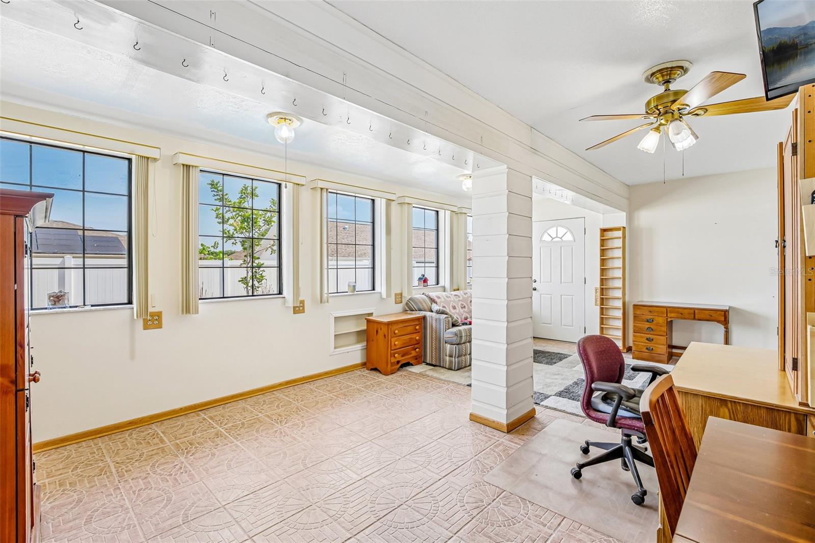 647 FORT DUQUESNA DR