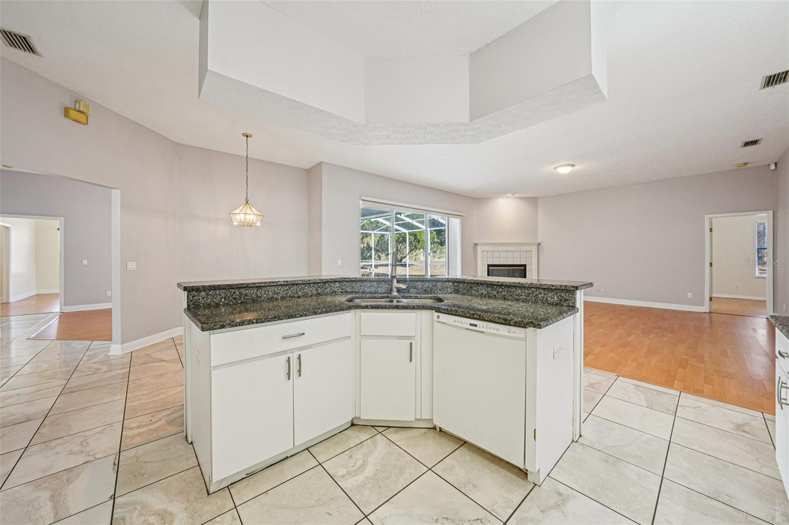 918 ACADEMY DR